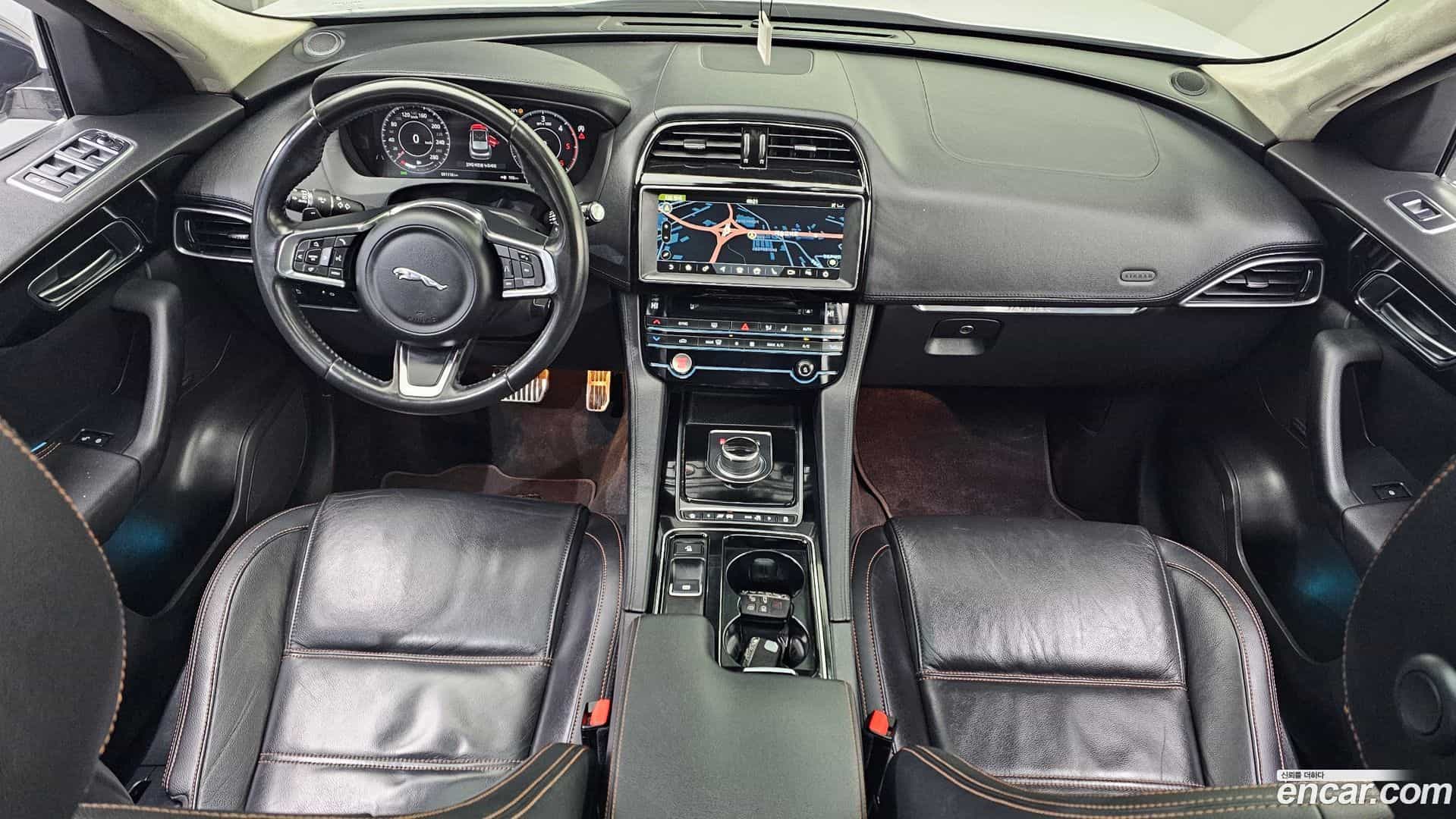 F-PACE Jaguar 2019.5-INNER-007