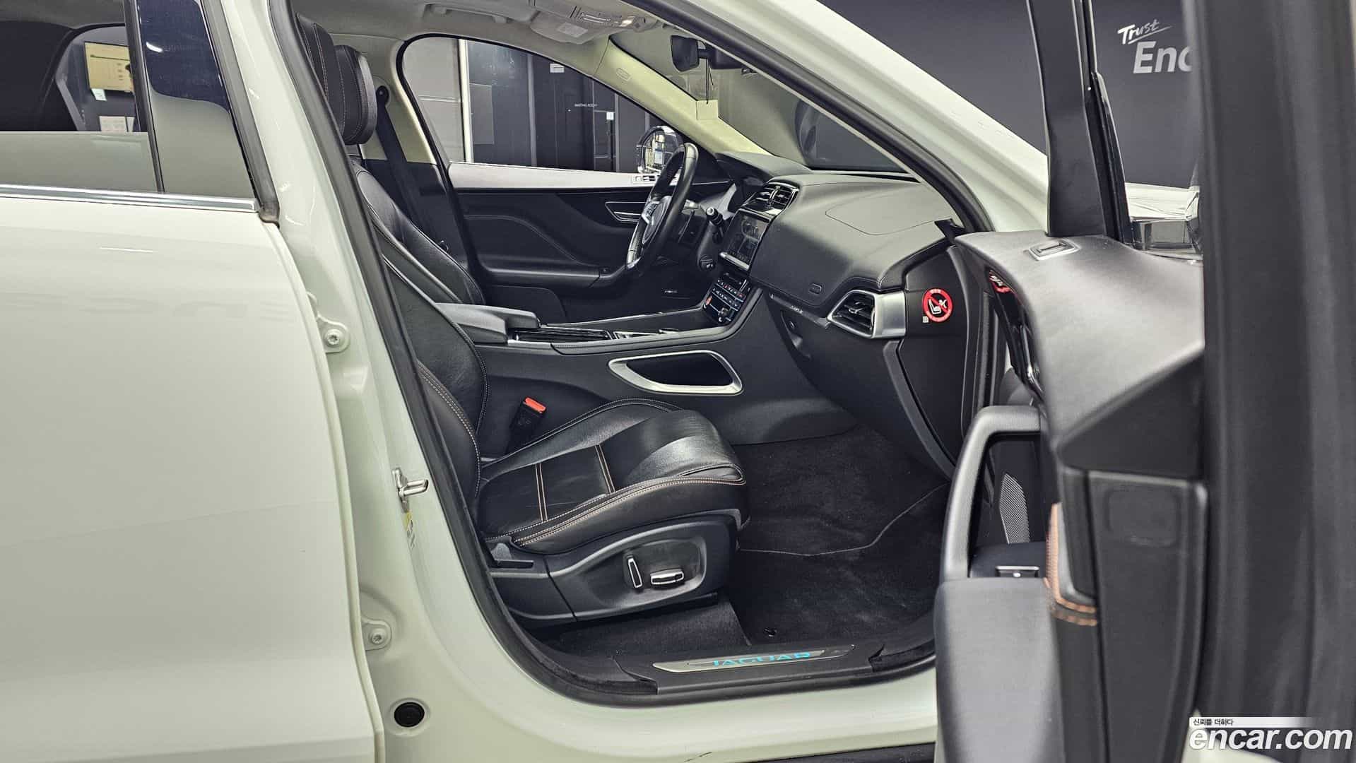 F-PACE Jaguar 2019.5-OPTION-015