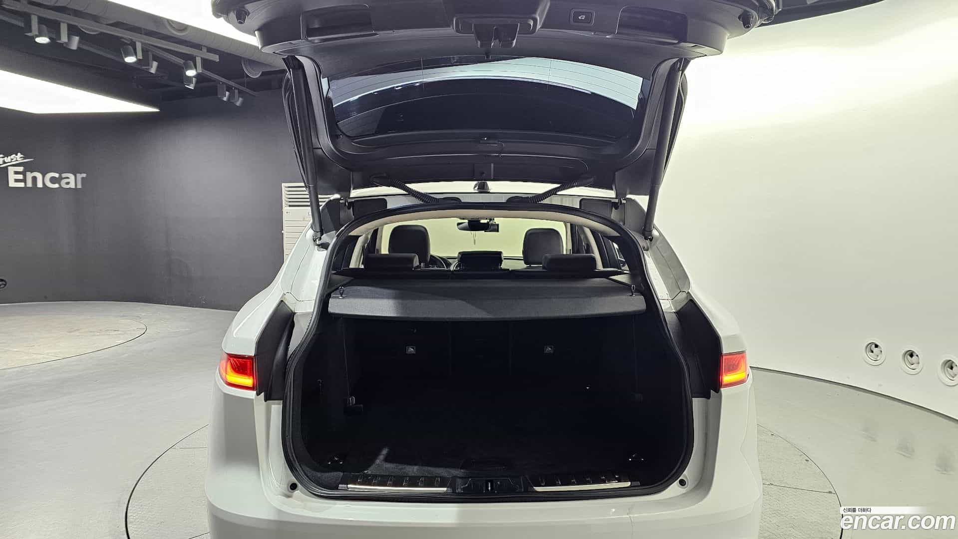 F-PACE Jaguar 2019.5-OPTION-024