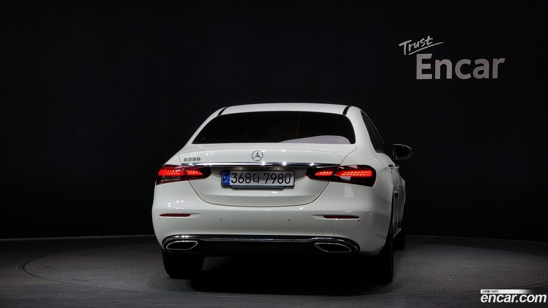 Main__Slider__Photo:E-Class Mercedes-Benz 2021.11-3