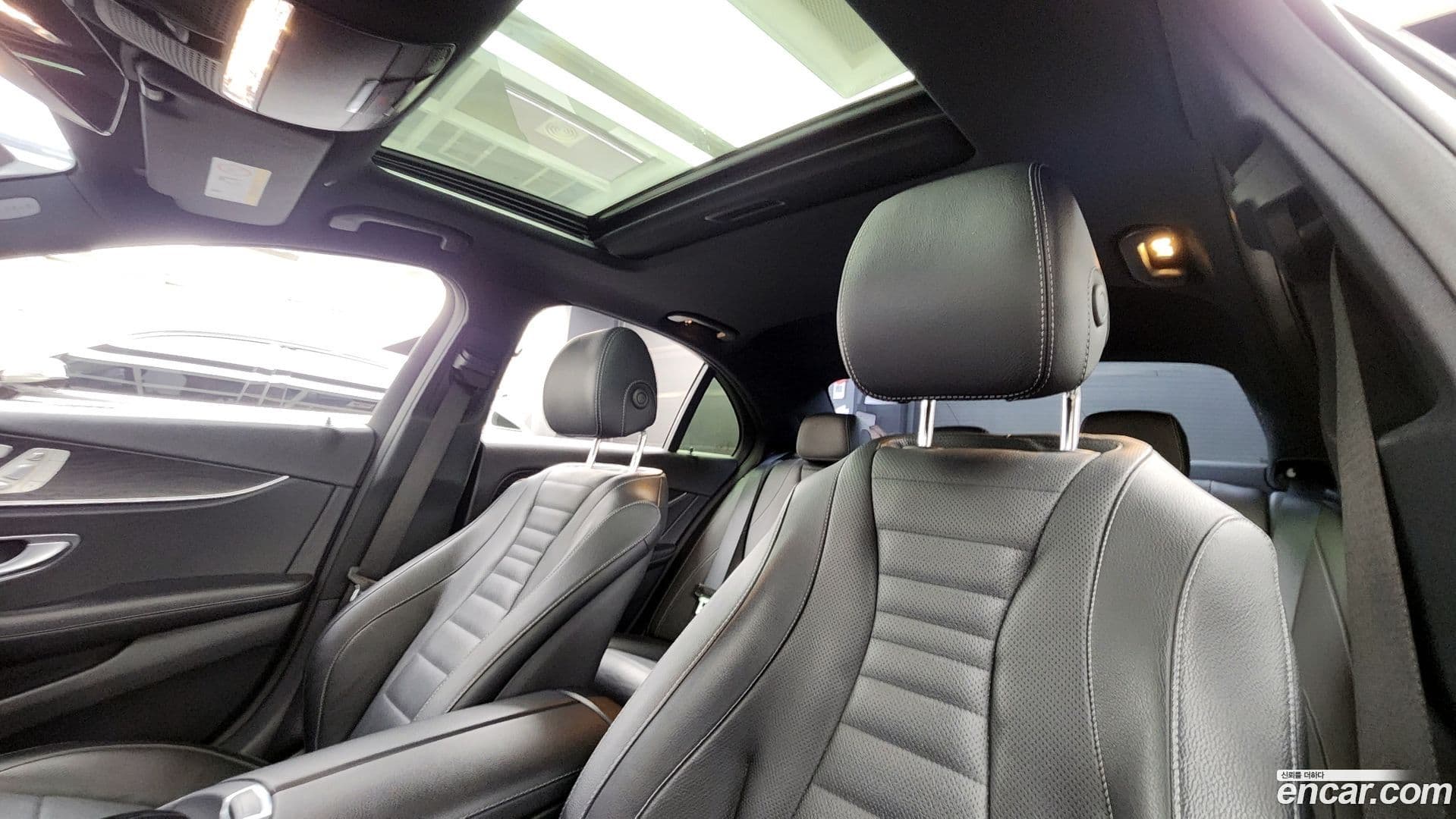 Main__Slider__Photo:E-Class Mercedes-Benz 2021.11-18