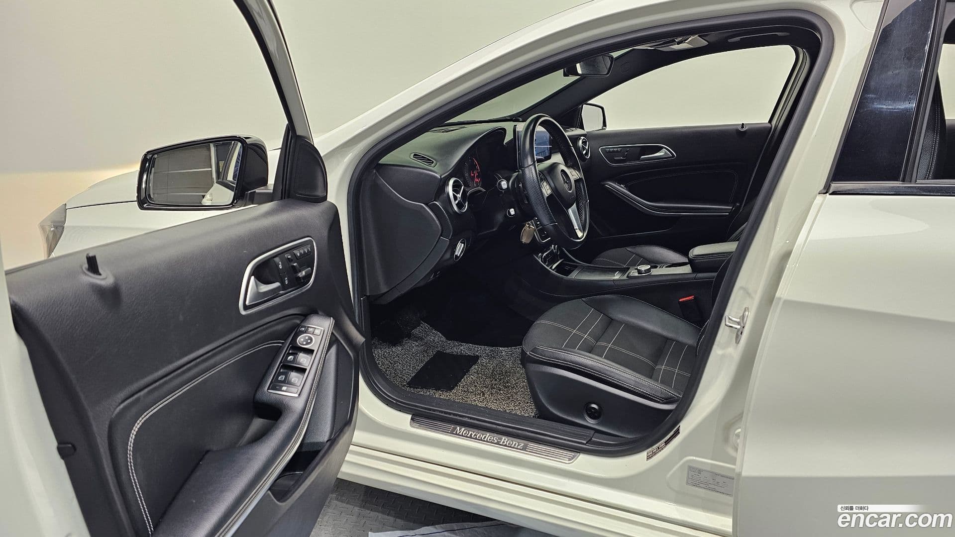 Main__Slider__Photo:A-Class Mercedes-Benz 2014.1-9