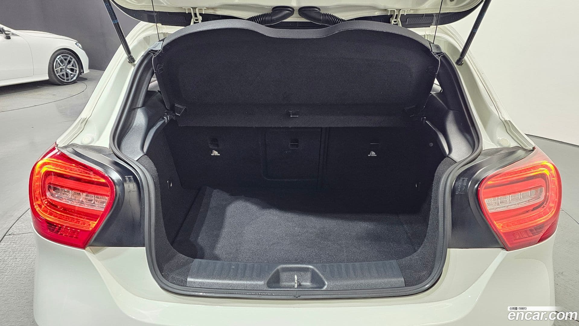 Main__Slider__Photo:A-Class Mercedes-Benz 2014.1-19