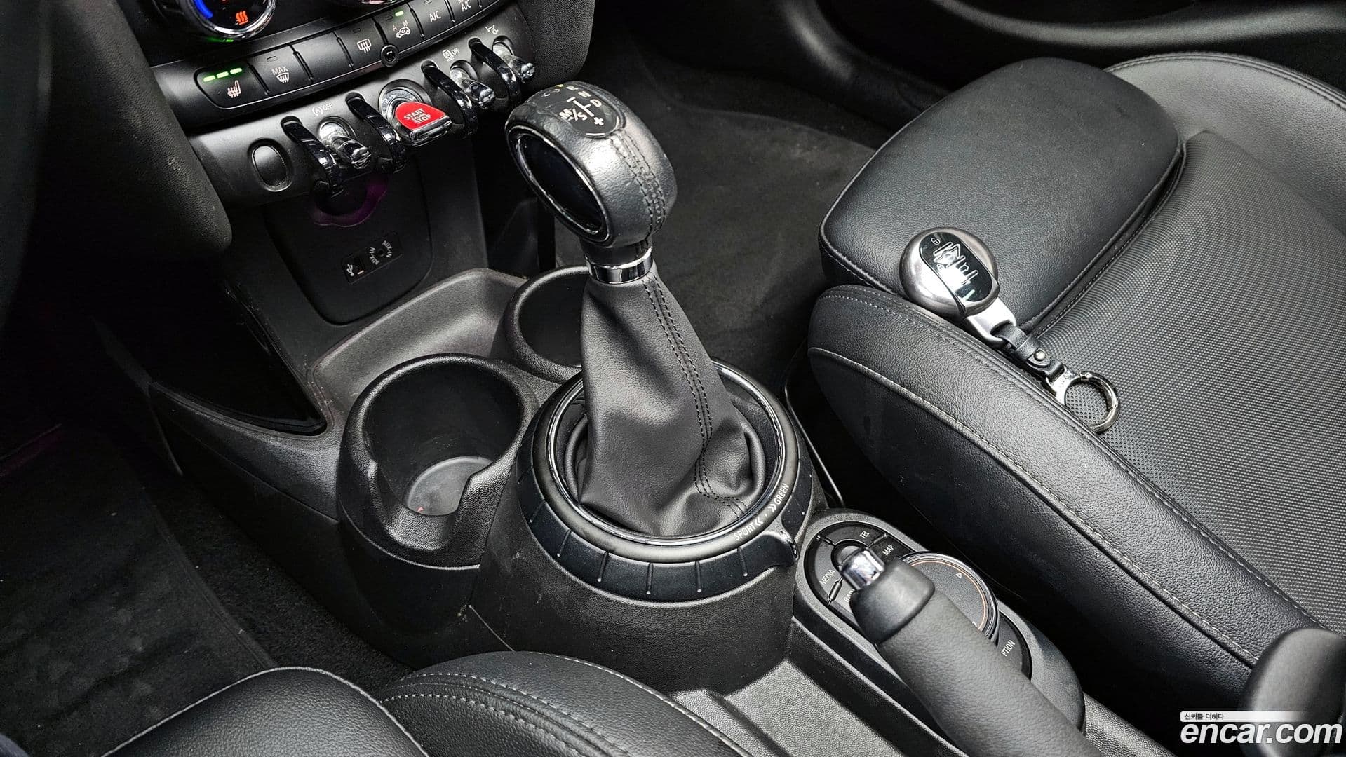 Main__Slider__Photo:Cooper Mini 2017.3-8