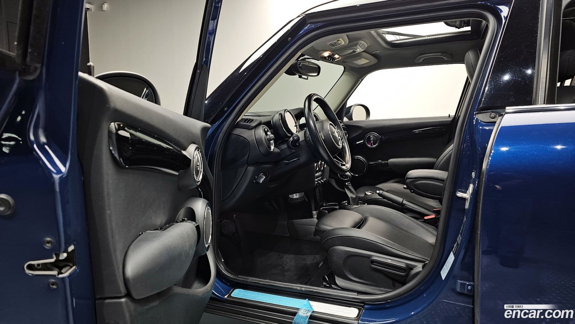 Main__Slider__Photo:Cooper Mini 2017.3-9