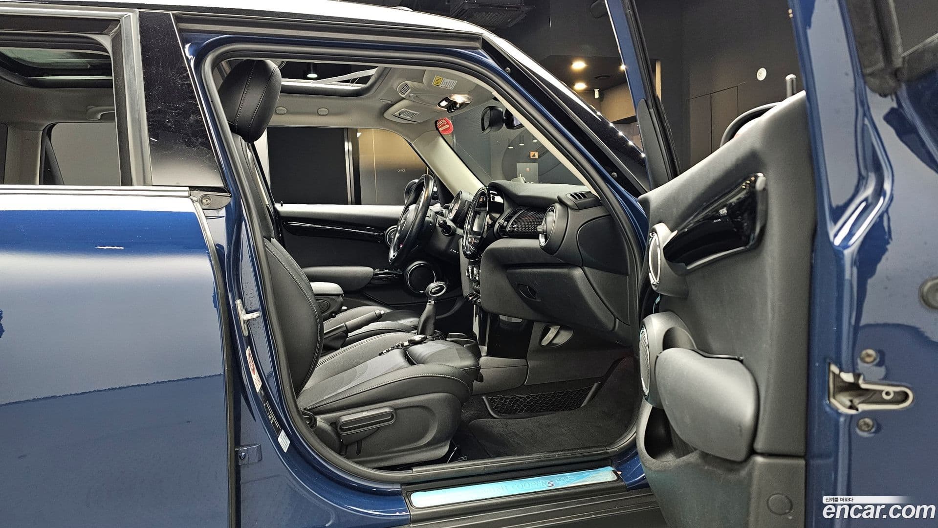 Main__Slider__Photo:Cooper Mini 2017.3-10