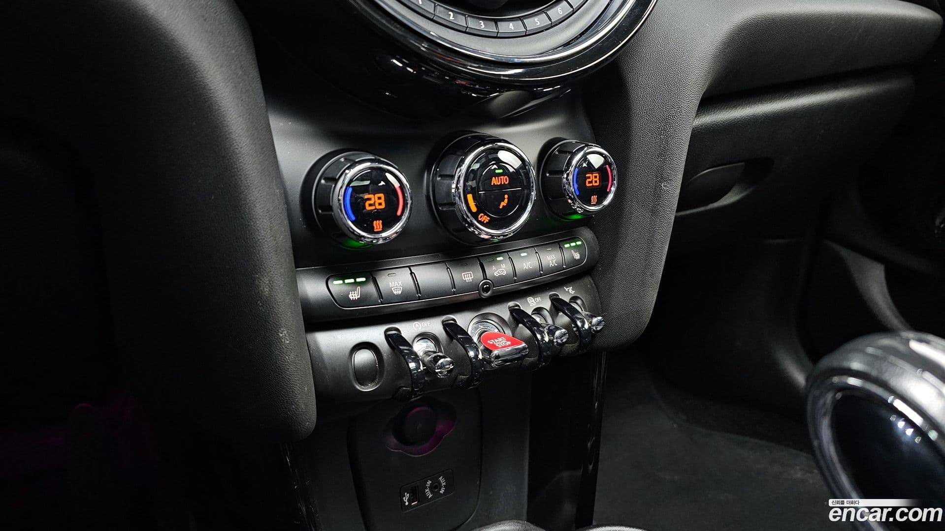 Main__Slider__Photo:Cooper Mini 2017.3-15