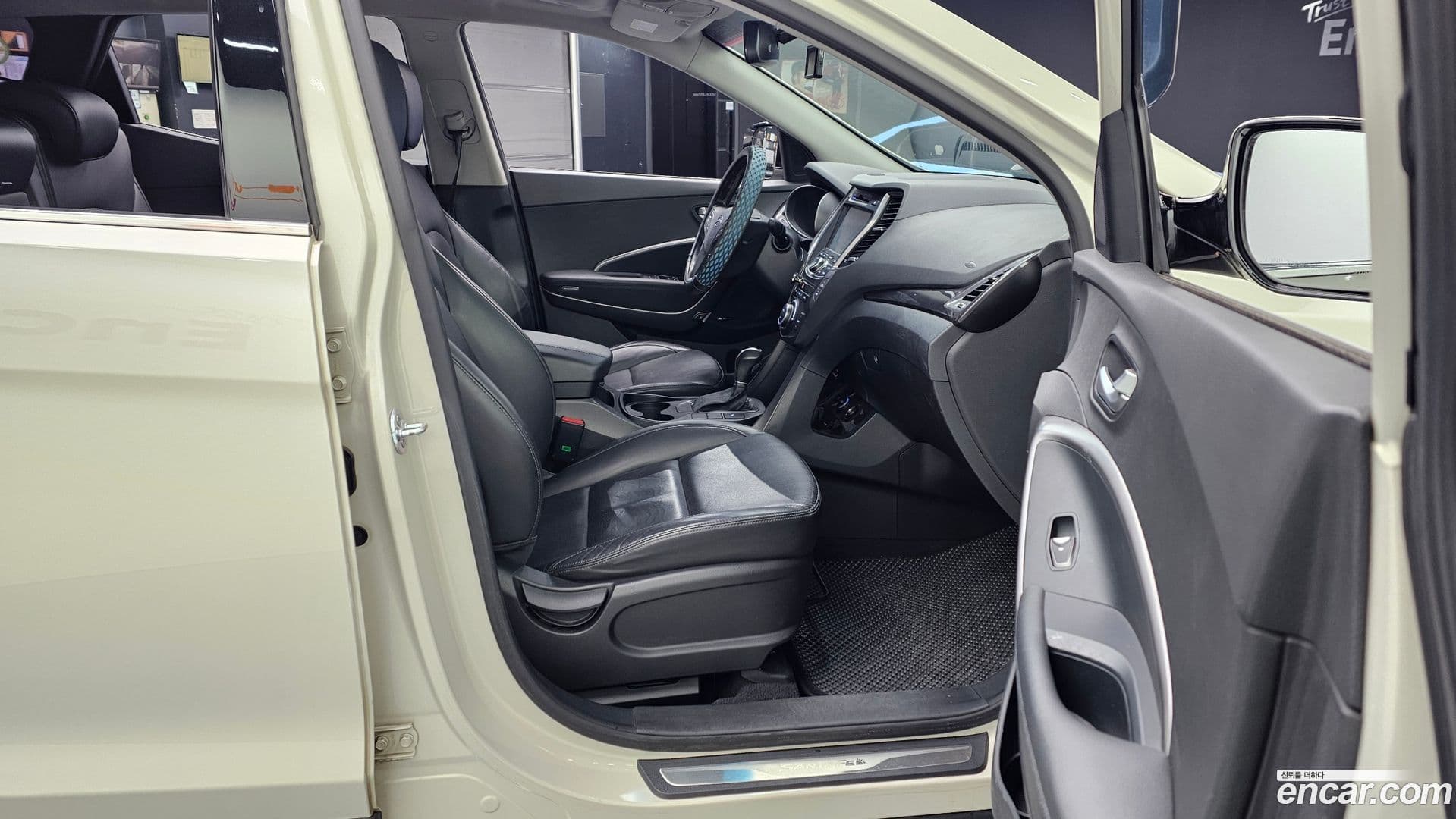 Main__Slider__Photo:Santafe Hyundai 2012.4-10