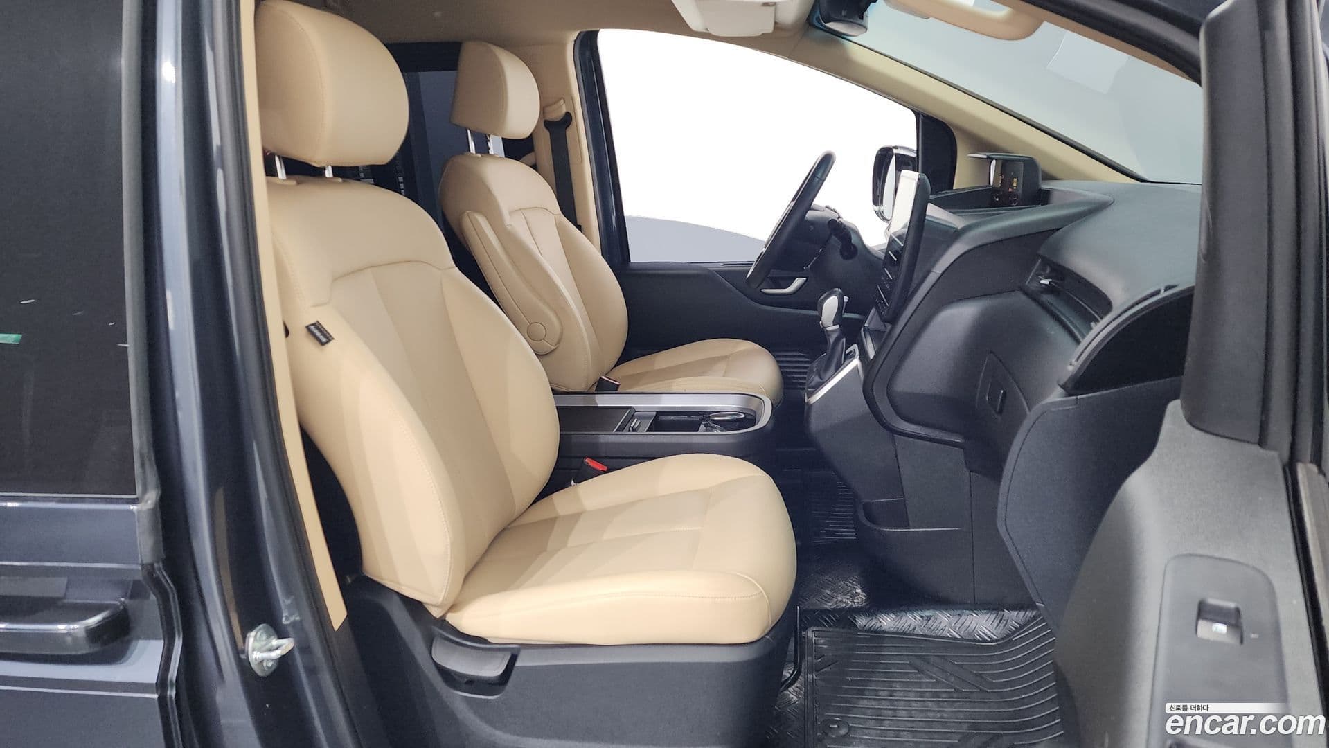 Main__Slider__Photo:Staria Hyundai 2024.9-10