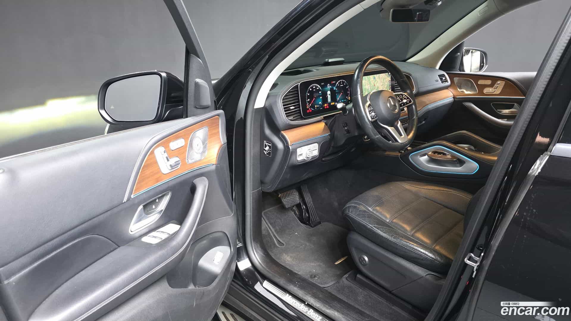 GLE-Class Mercedes-Benz 2020.4-INNER-010