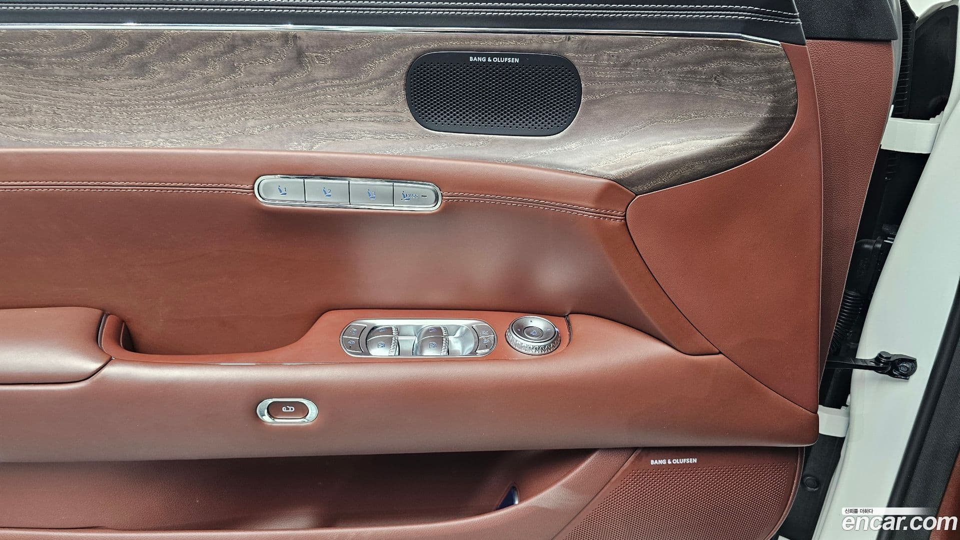 Main__Slider__Photo:G90 Genesis 2022.11-12