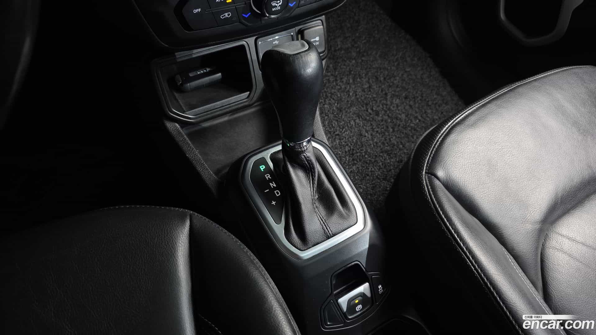 Renegade Jeep 2018.7-INNER-009