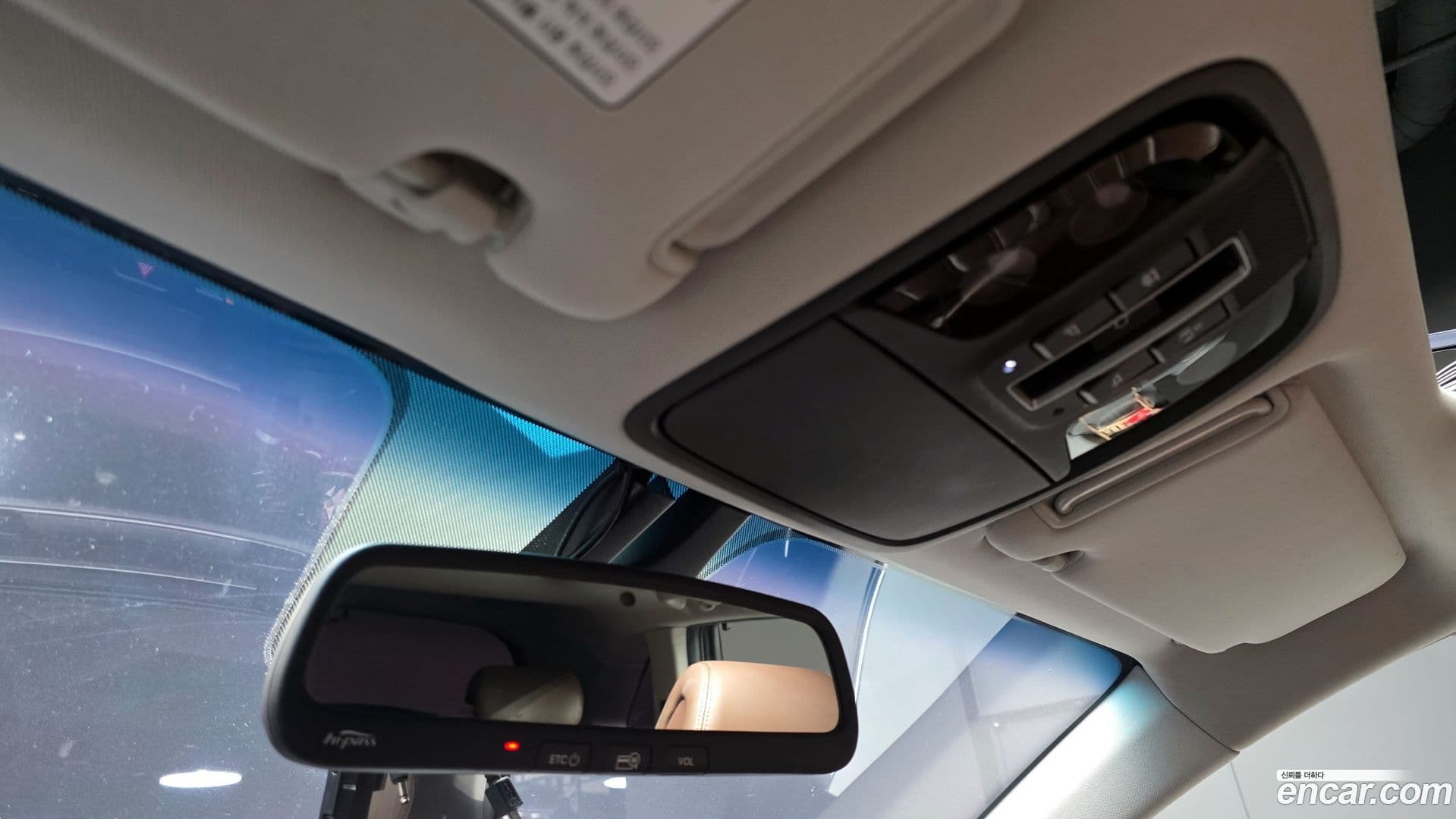 Main__Slider__Photo:Sorento Kia 2015.7-15