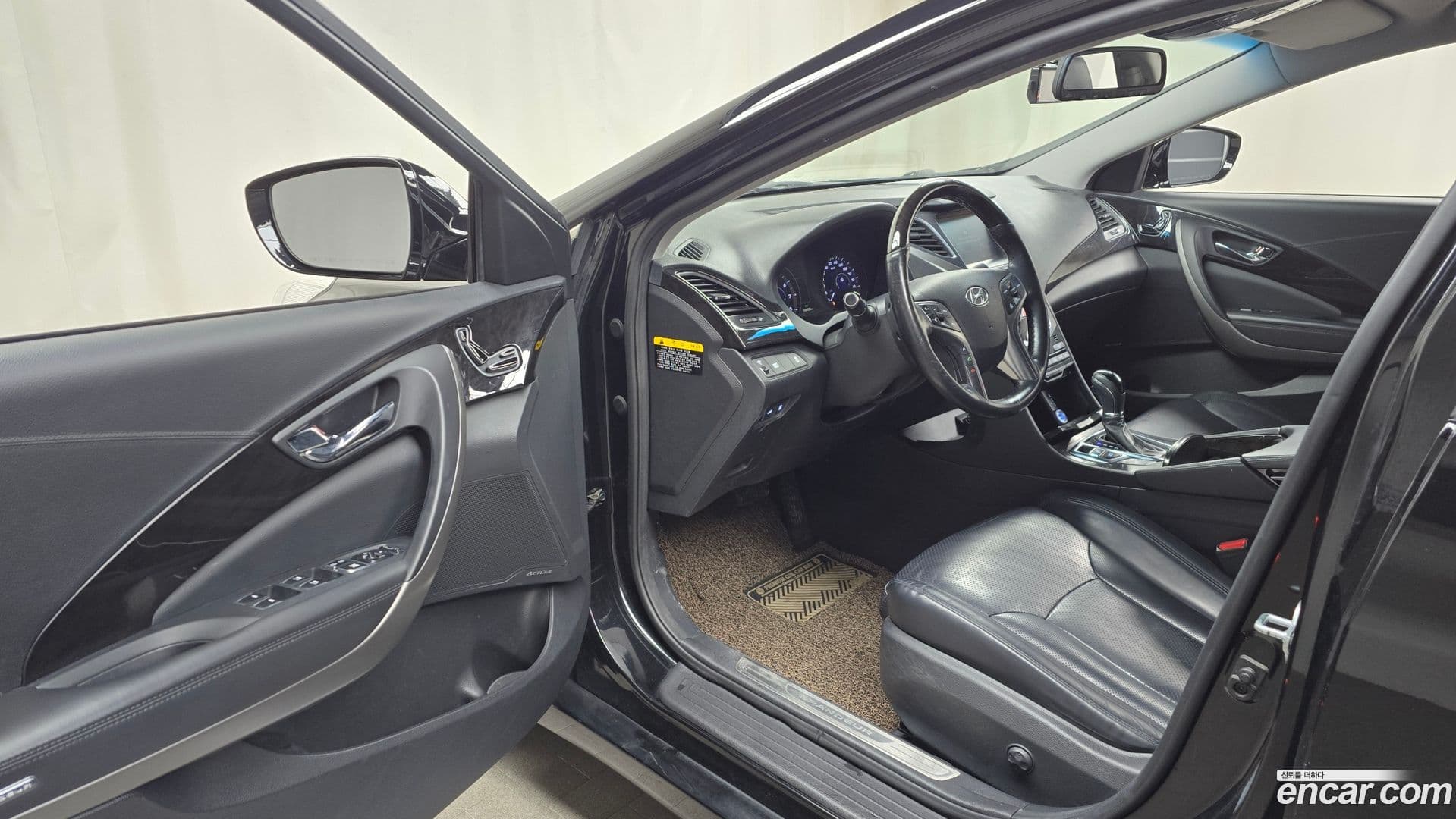 Main__Slider__Photo:Grandeur Hyundai 2016.6-9