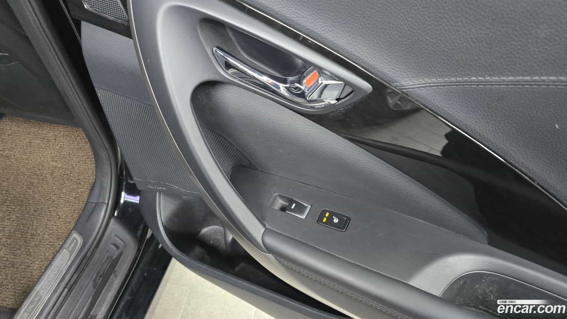 Grandeur Hyundai 2016.6-OPTION-023