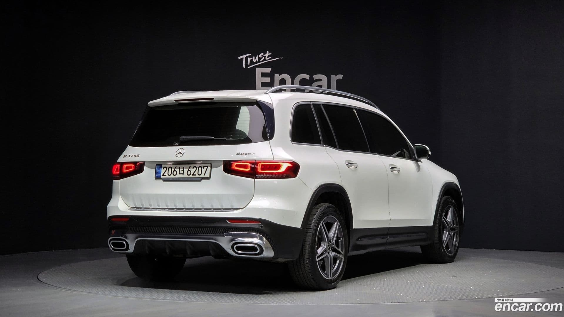 Main__Slider__Photo:GLB-Class Mercedes-Benz 2021.4-1