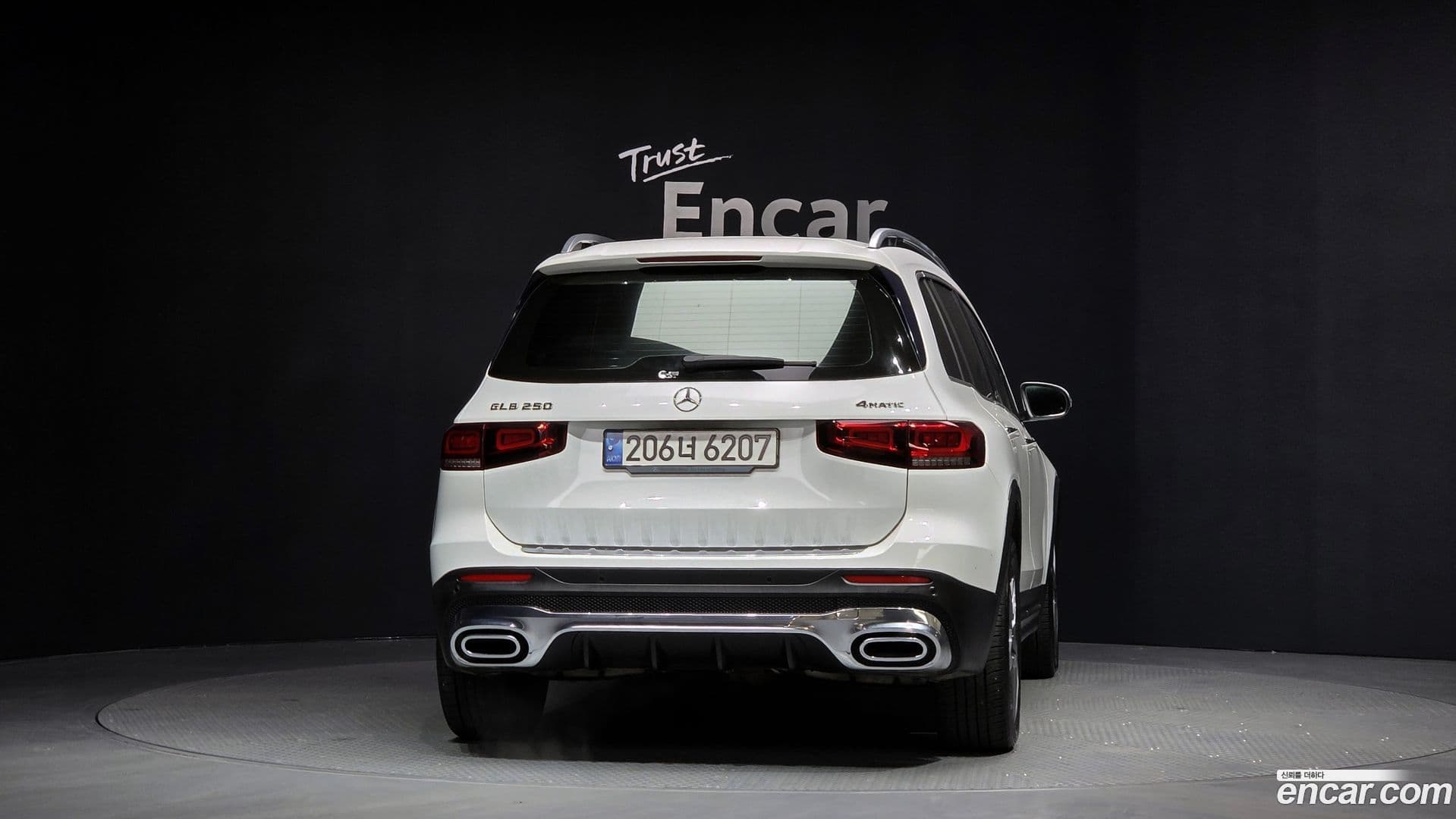 Main__Slider__Photo:GLB-Class Mercedes-Benz 2021.4-3