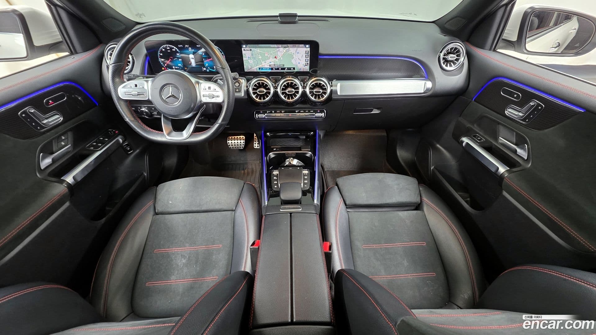 Main__Slider__Photo:GLB-Class Mercedes-Benz 2021.4-6