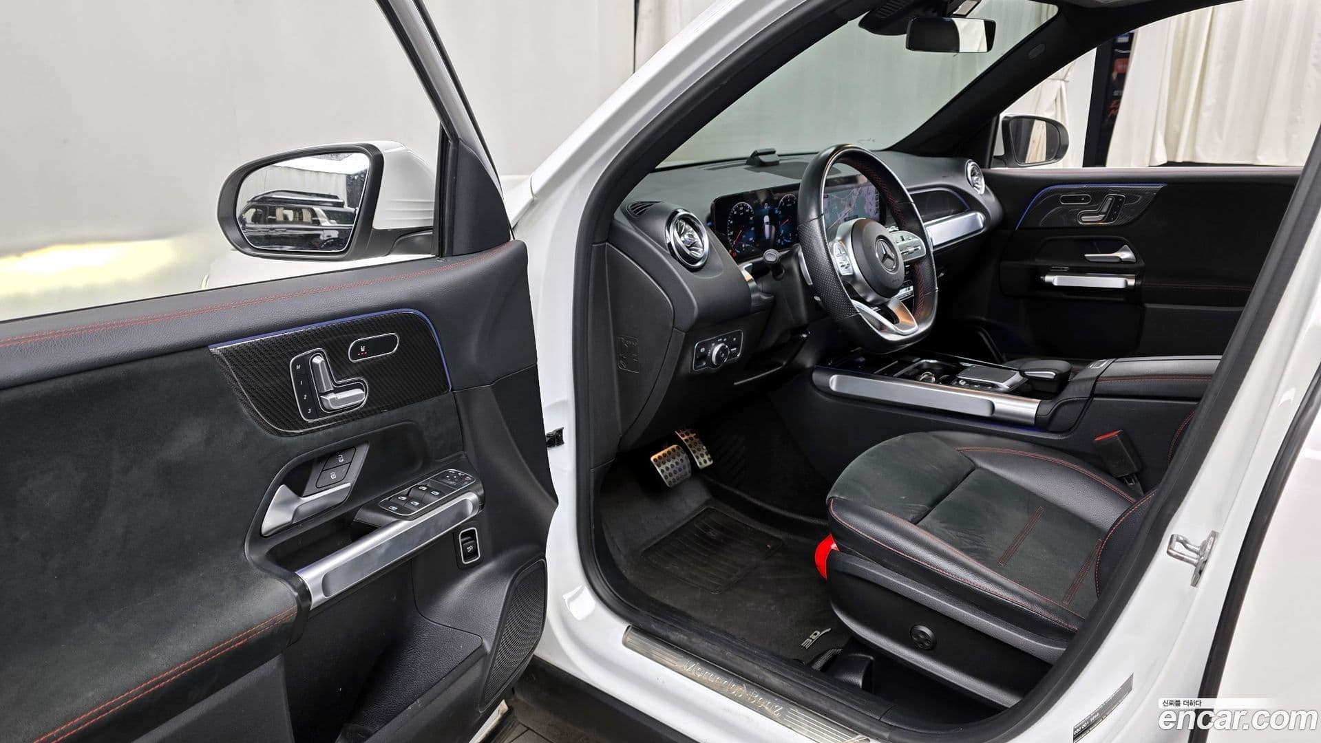 Main__Slider__Photo:GLB-Class Mercedes-Benz 2021.4-9