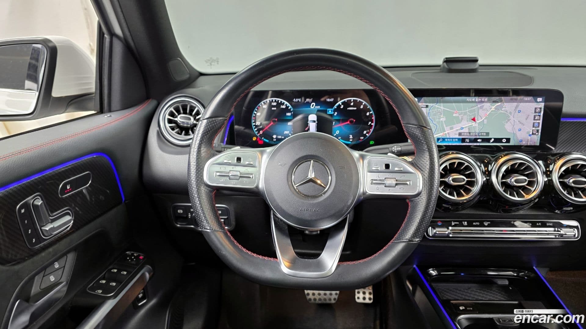 Main__Slider__Photo:GLB-Class Mercedes-Benz 2021.4-12