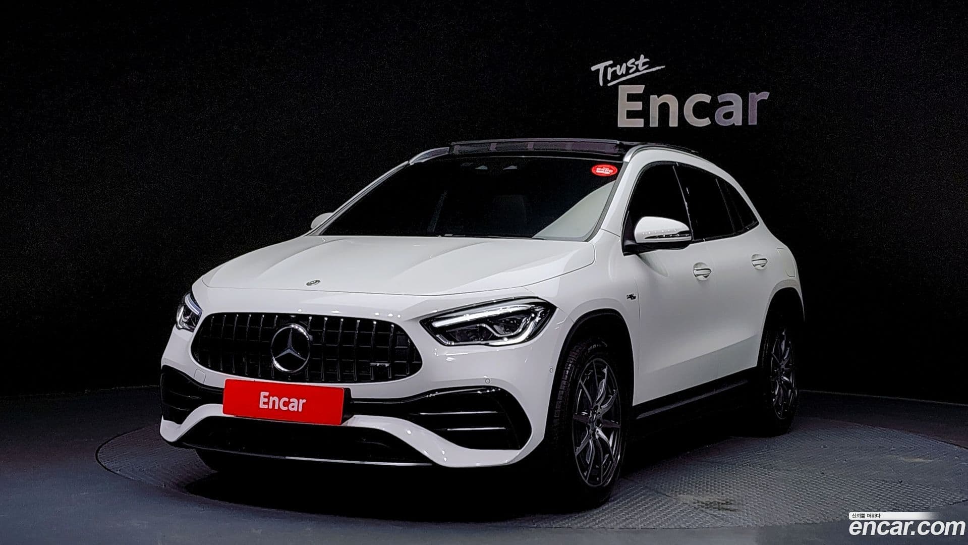 Main__Slider__Photo:GLA-Class Mercedes-Benz 2022.4-0