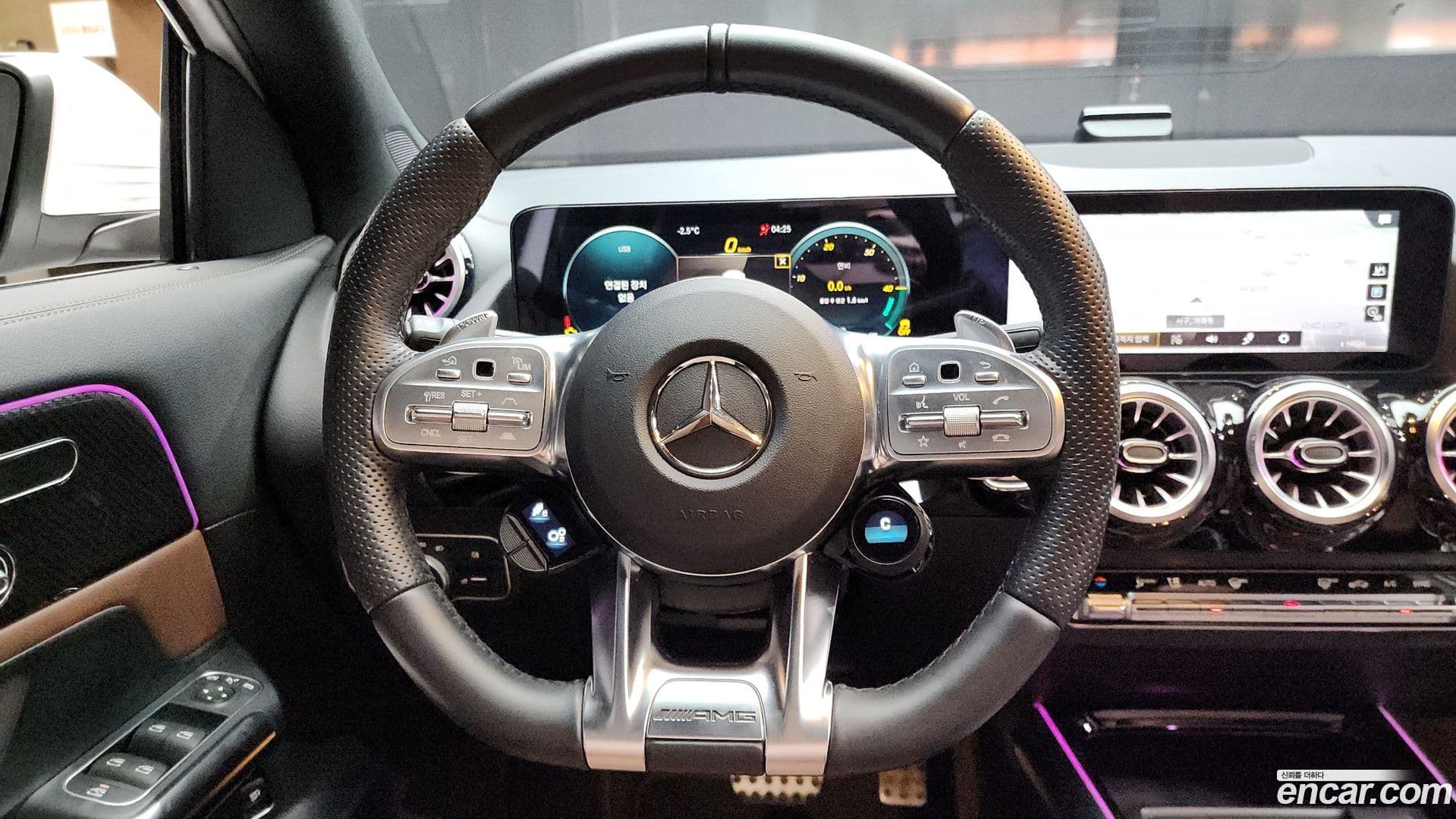 Main__Slider__Photo:GLA-Class Mercedes-Benz 2022.4-12