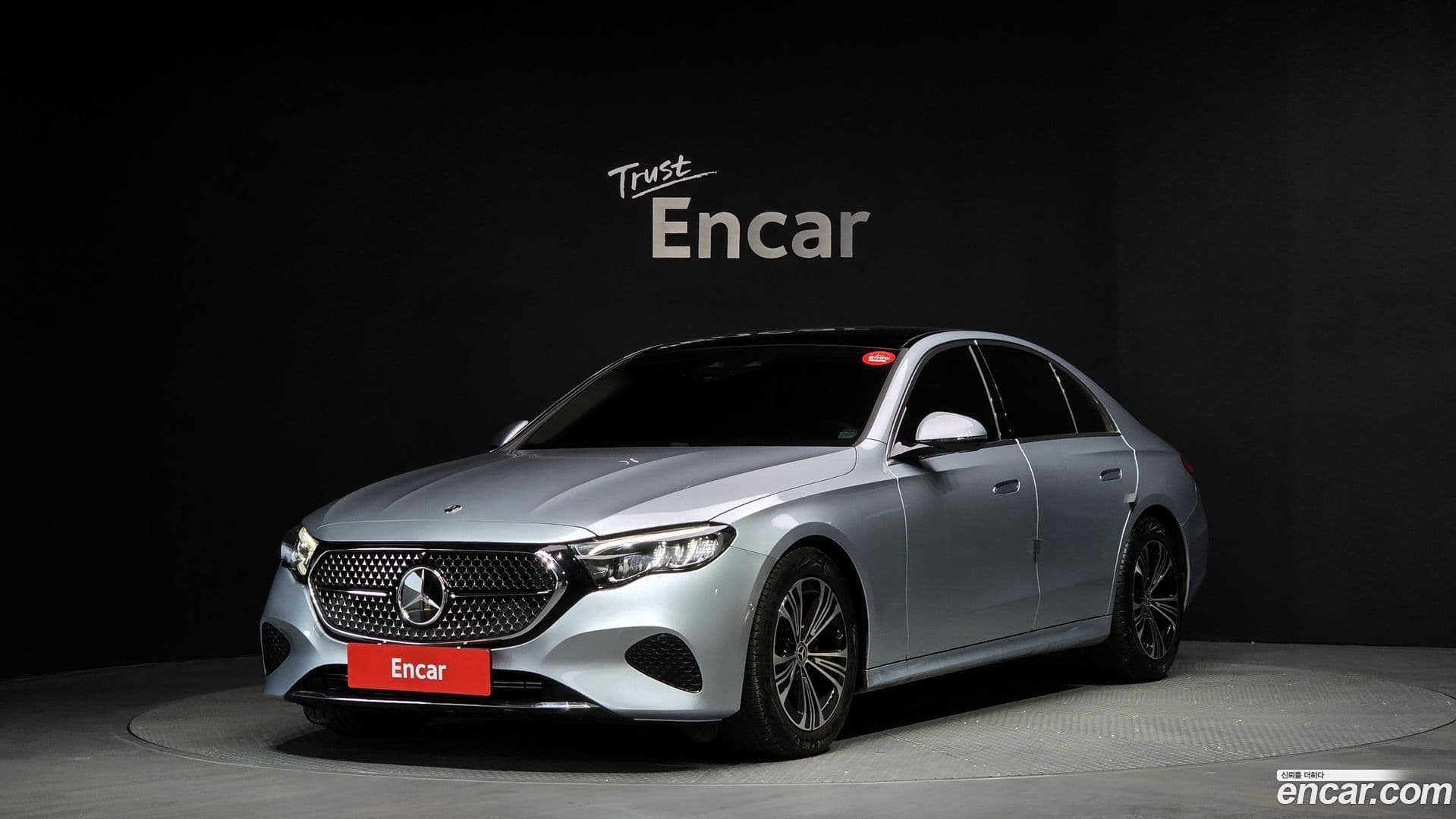 Main__Slider__Photo:E-Class Mercedes-Benz 2024.8-0