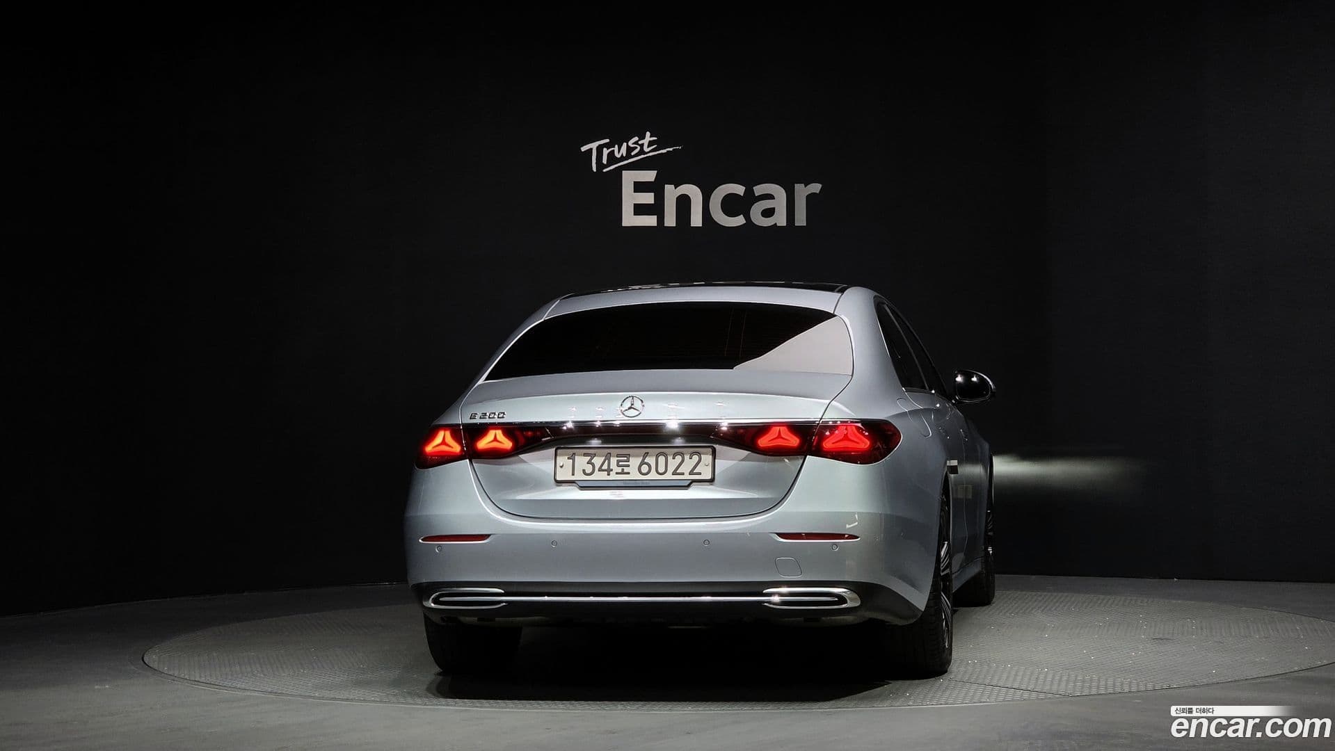 Main__Slider__Photo:E-Class Mercedes-Benz 2024.8-3