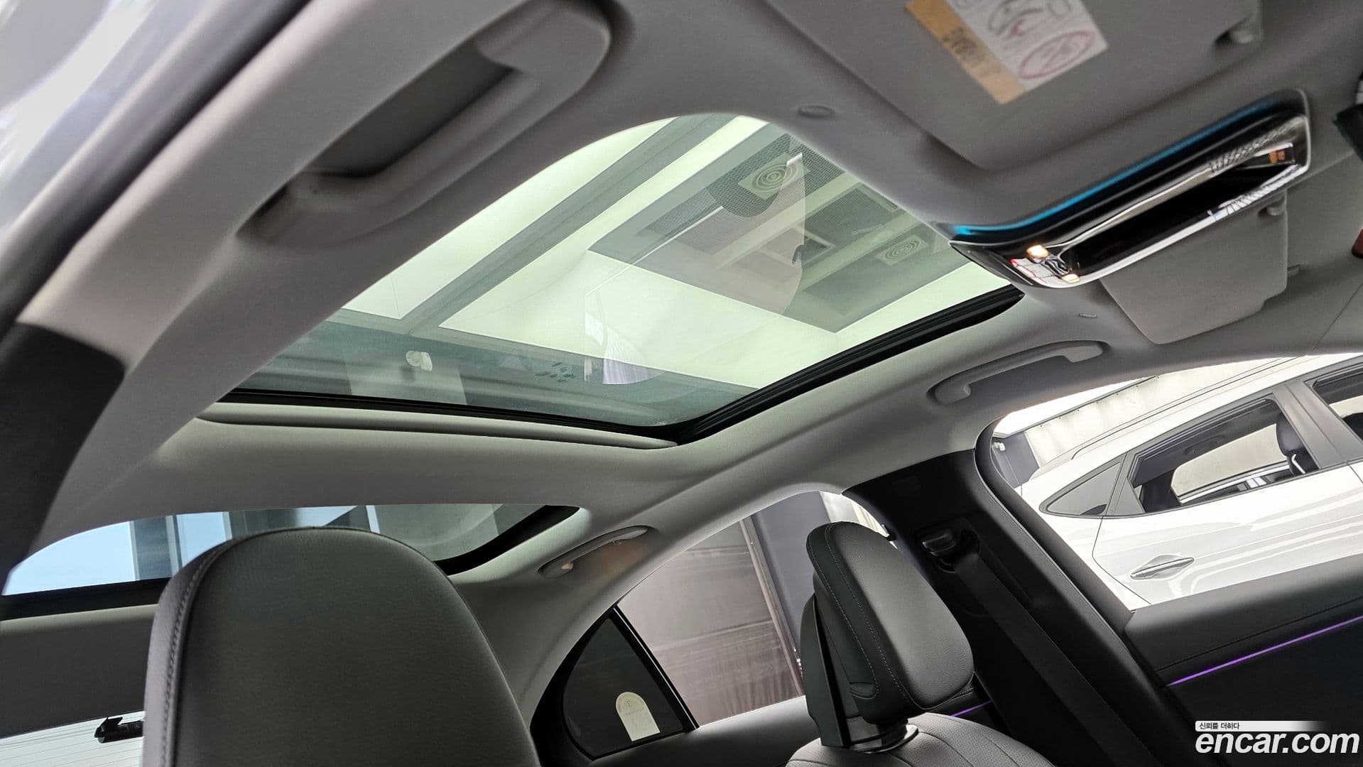 Main__Slider__Photo:E-Class Mercedes-Benz 2024.8-16