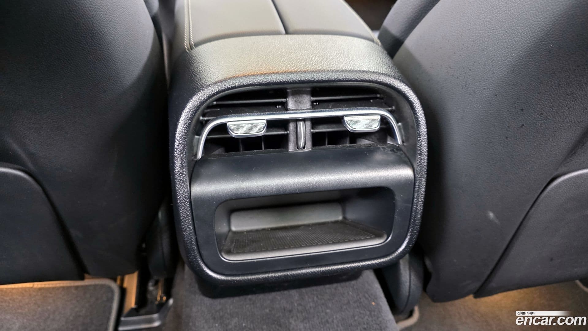 Main__Slider__Photo:E-Class Mercedes-Benz 2024.8-17