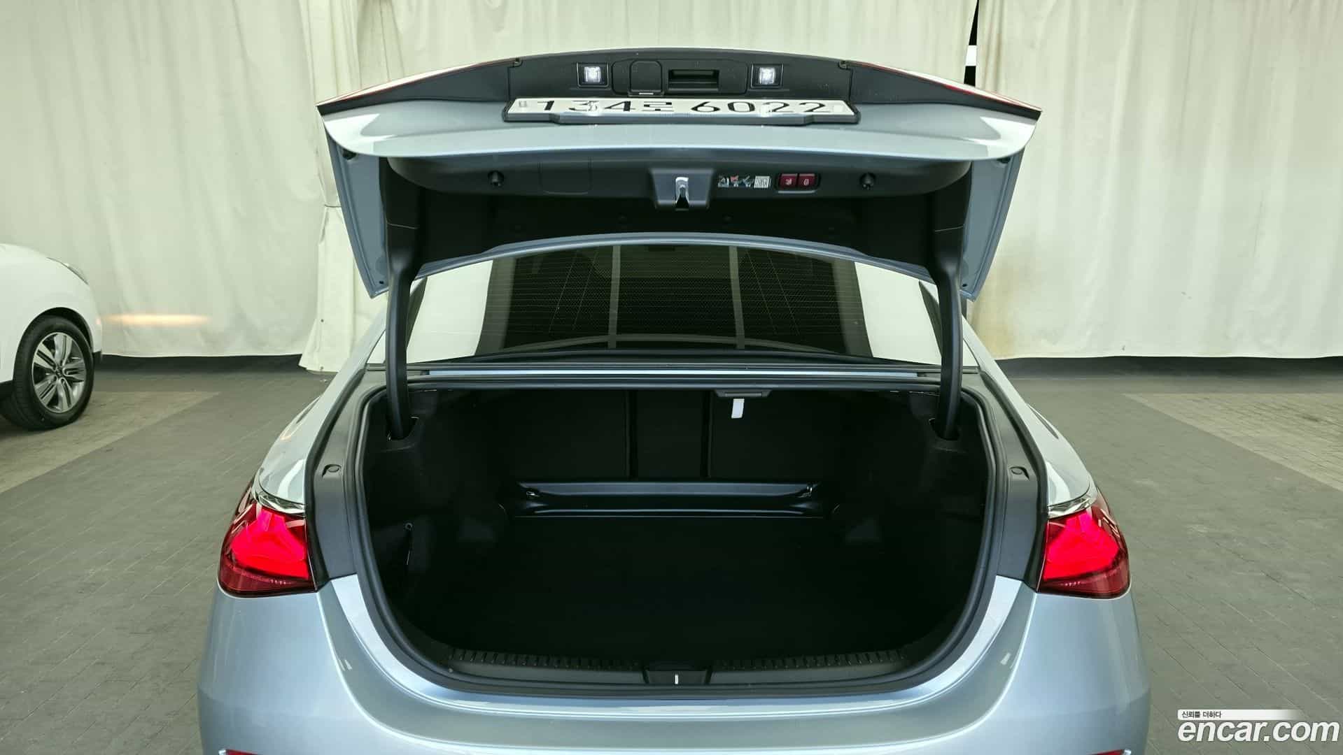 E-Class Mercedes-Benz 2024.8-OPTION-024