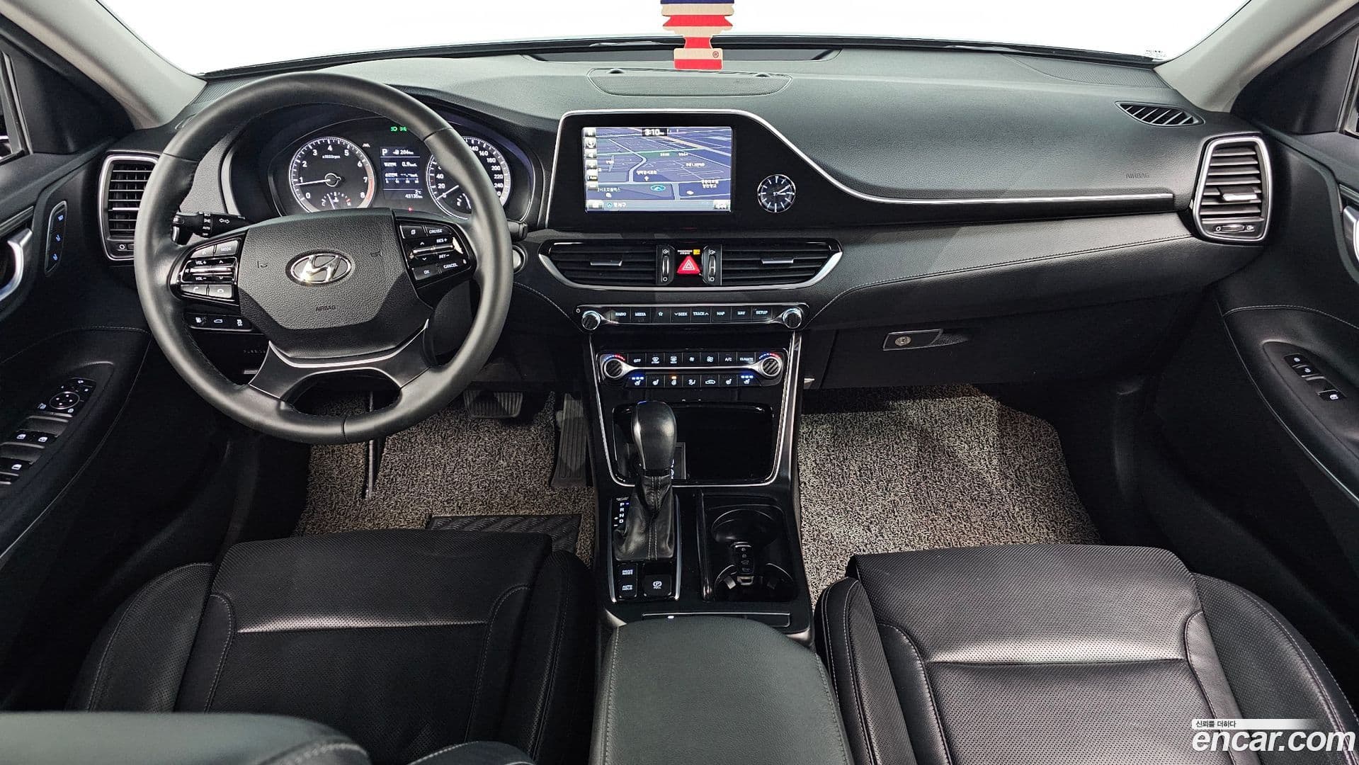 Main__Slider__Photo:Grandeur Hyundai 2019.3-6