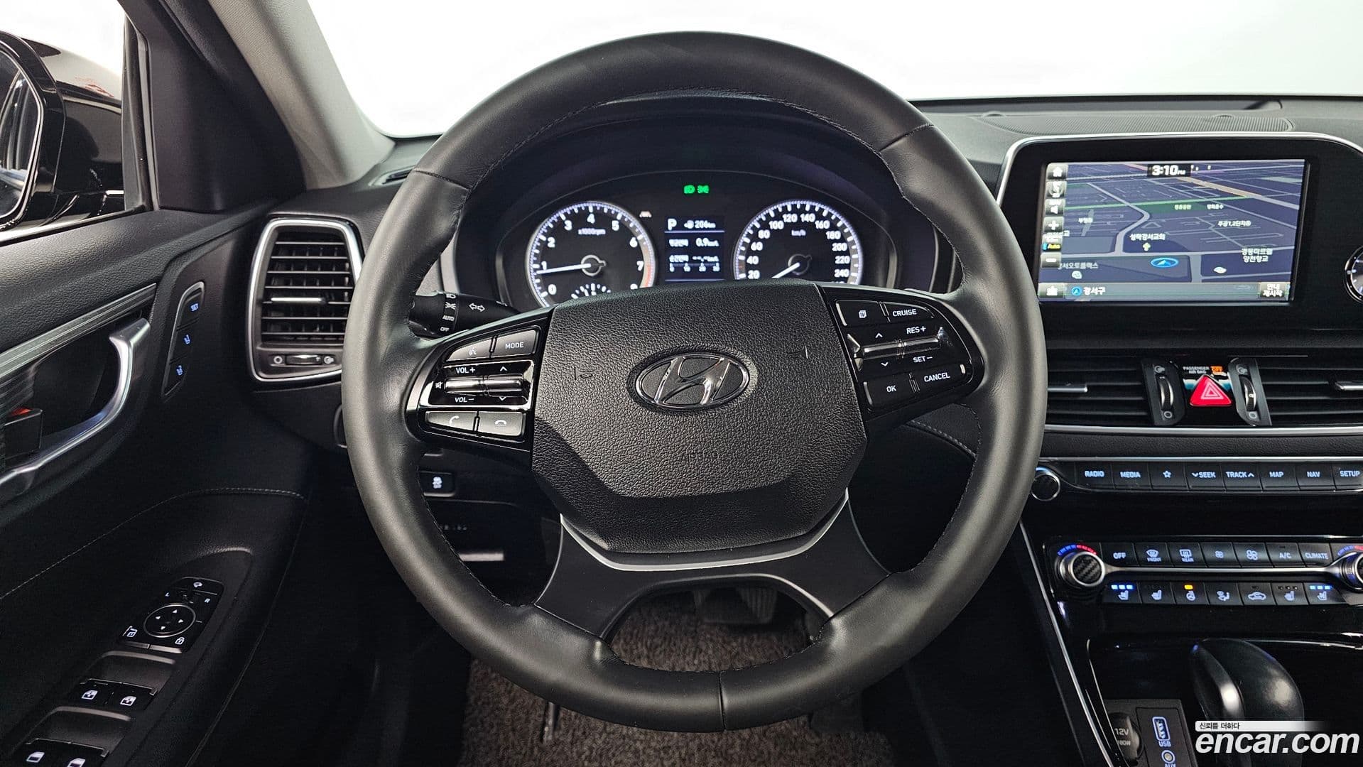 Main__Slider__Photo:Grandeur Hyundai 2019.3-12