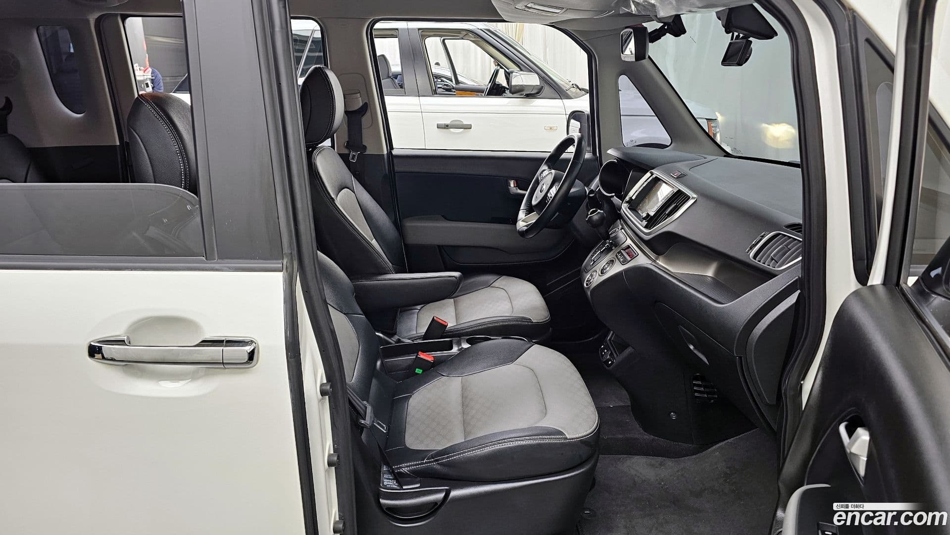 Main__Slider__Photo:RAY Kia 2021.3-10