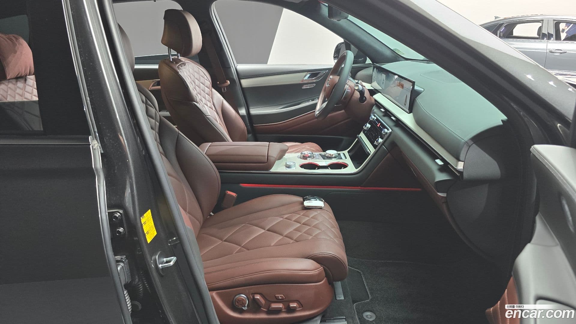 Main__Slider__Photo:GV80 Genesis 2024.0-9