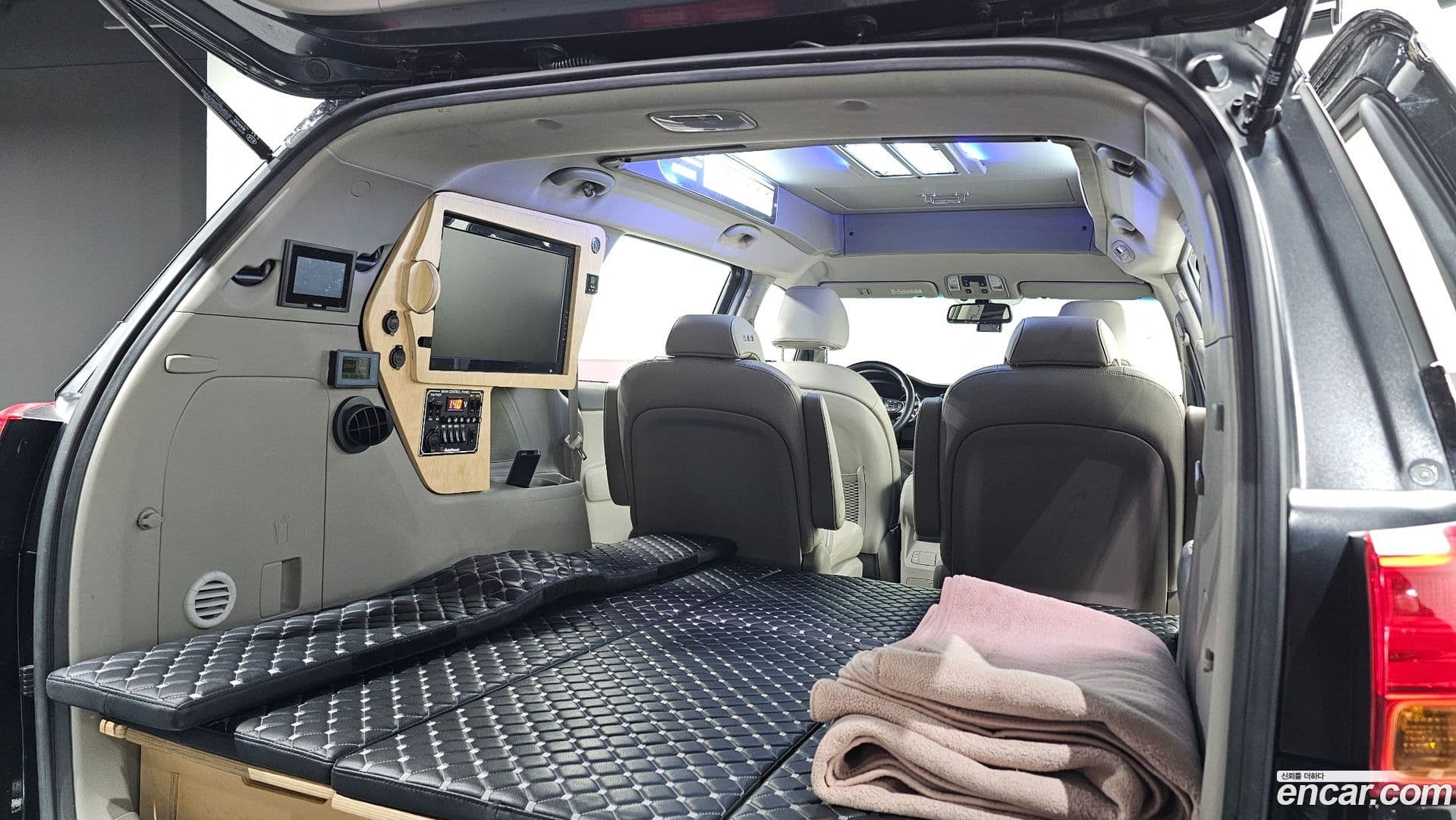 Main__Slider__Photo:Canival Kia 2017.11-19