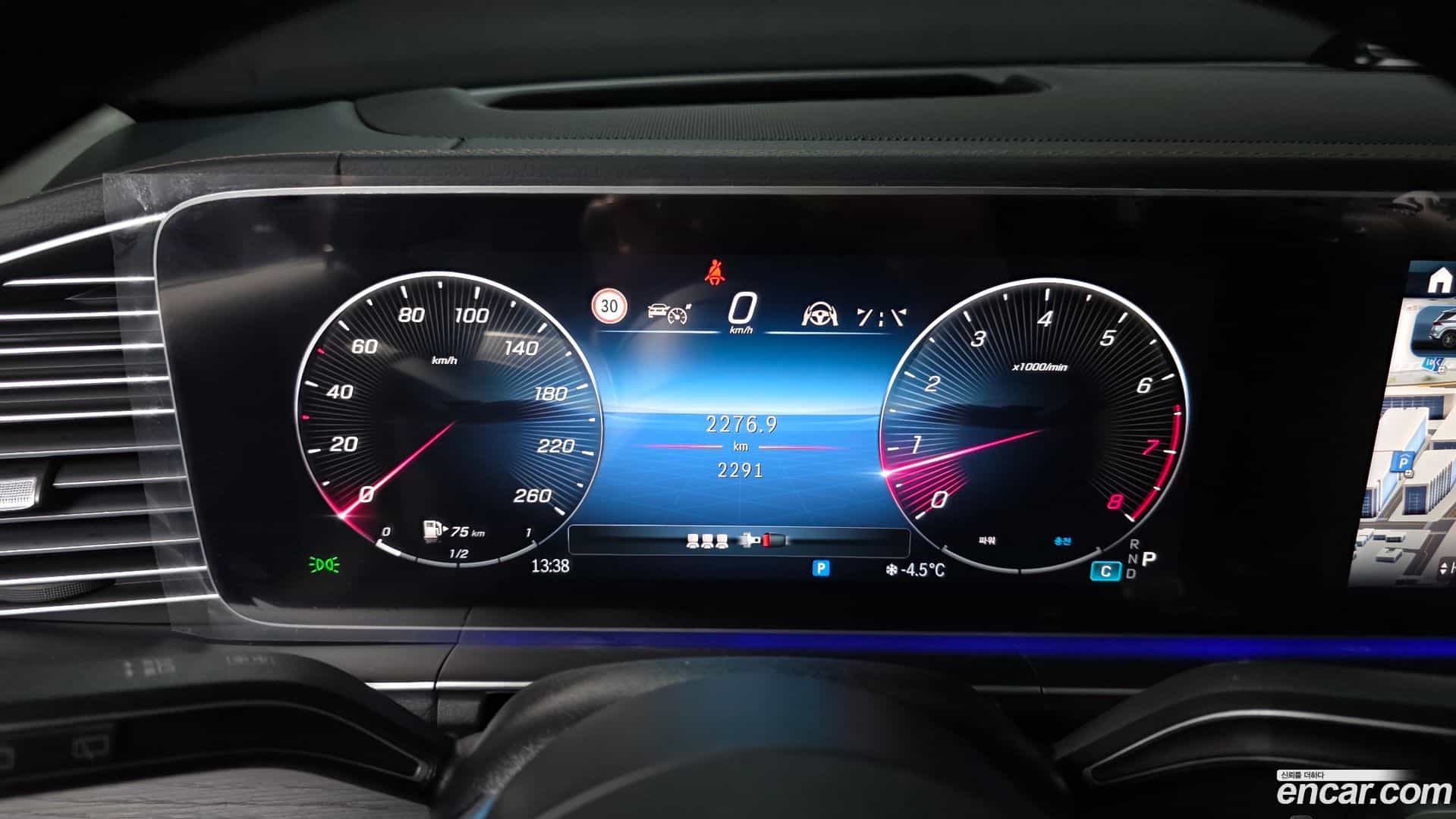 GLE-Class Mercedes-Benz 2025.9-INNER-008