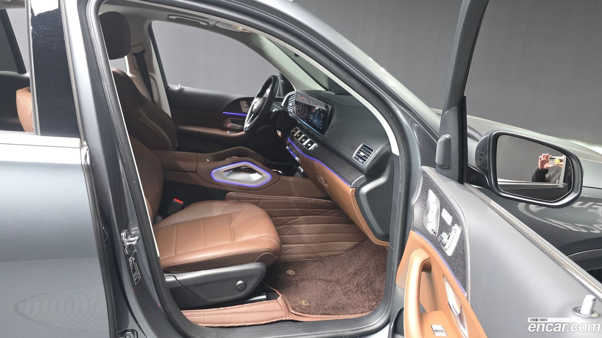 Main__Slider__Photo:GLE-Class Mercedes-Benz 2025.9-10