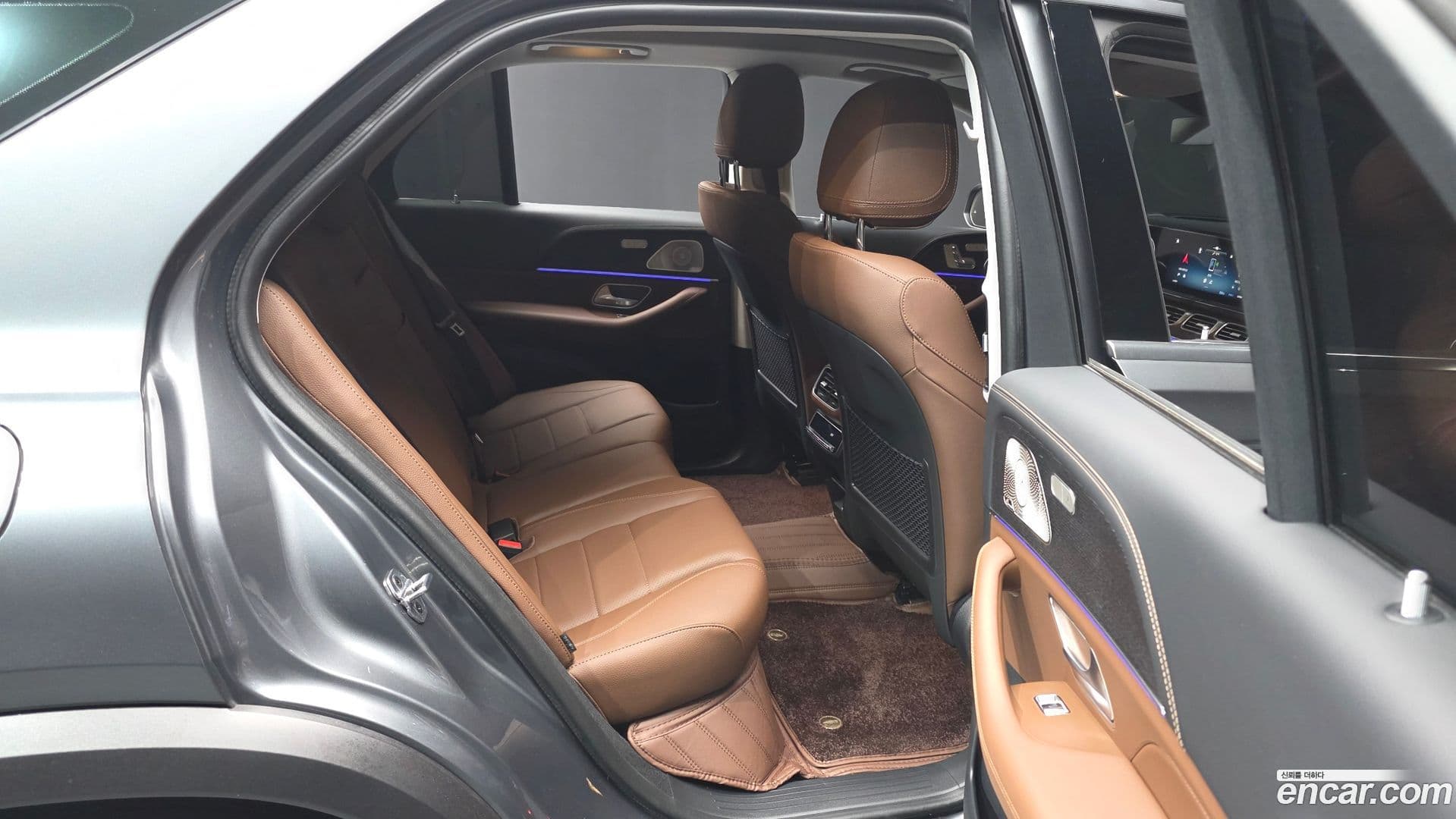 Main__Slider__Photo:GLE-Class Mercedes-Benz 2025.9-11