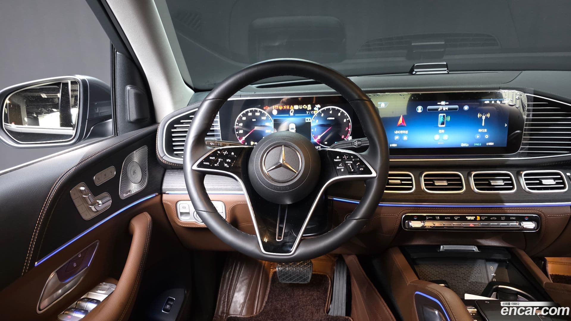 Main__Slider__Photo:GLE-Class Mercedes-Benz 2025.9-12