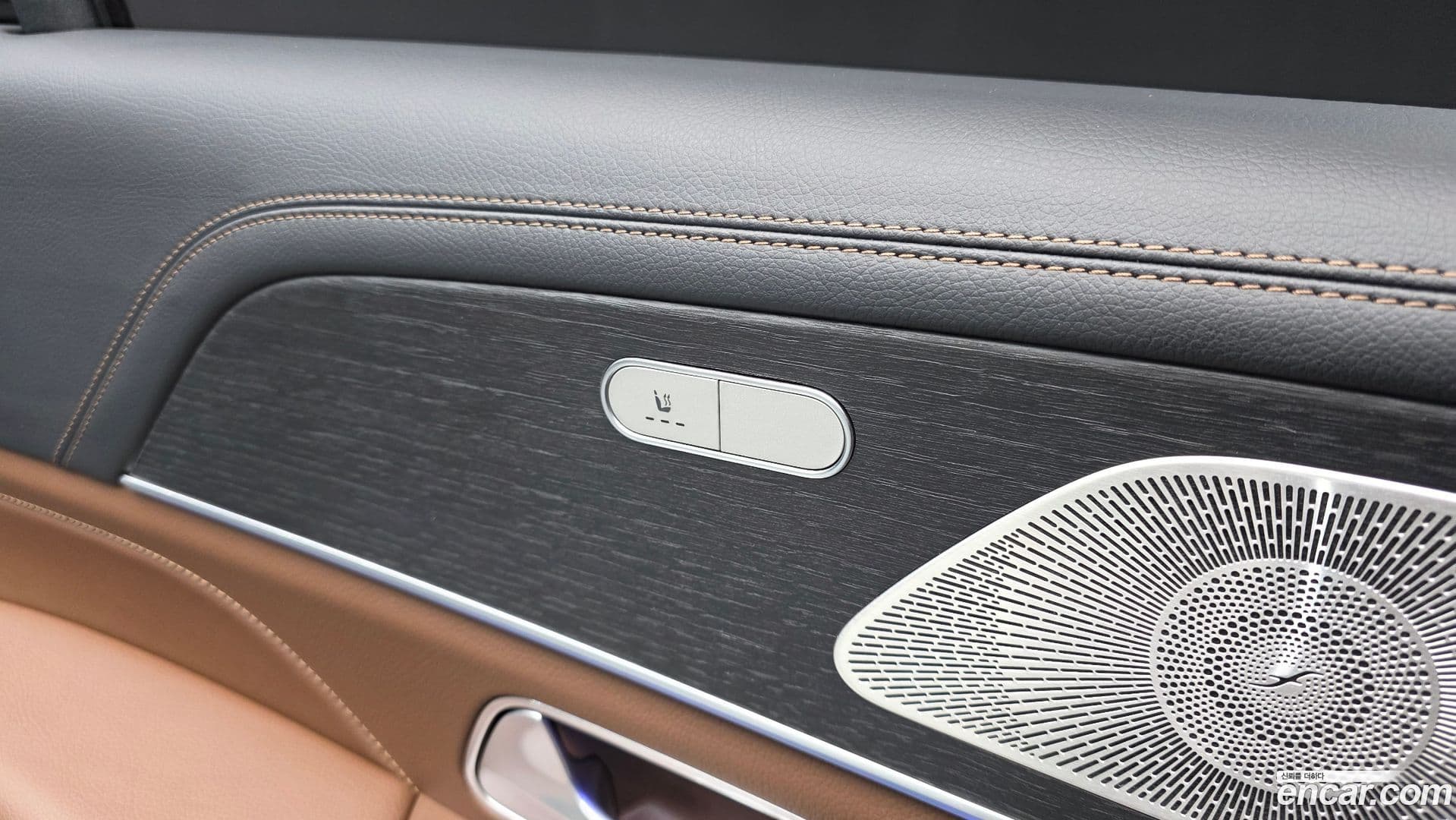 Main__Slider__Photo:GLE-Class Mercedes-Benz 2025.9-17