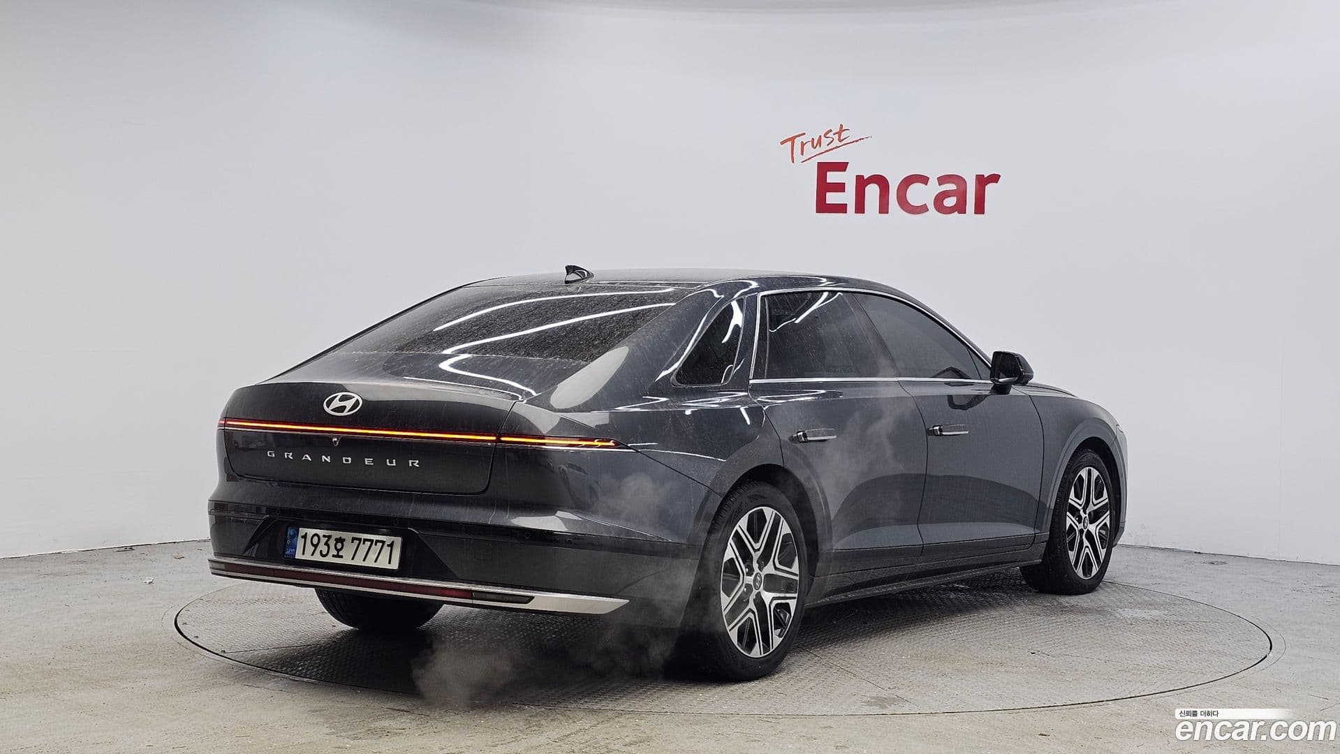 Main__Slider__Photo:Grandeur Hyundai 2022.11-1