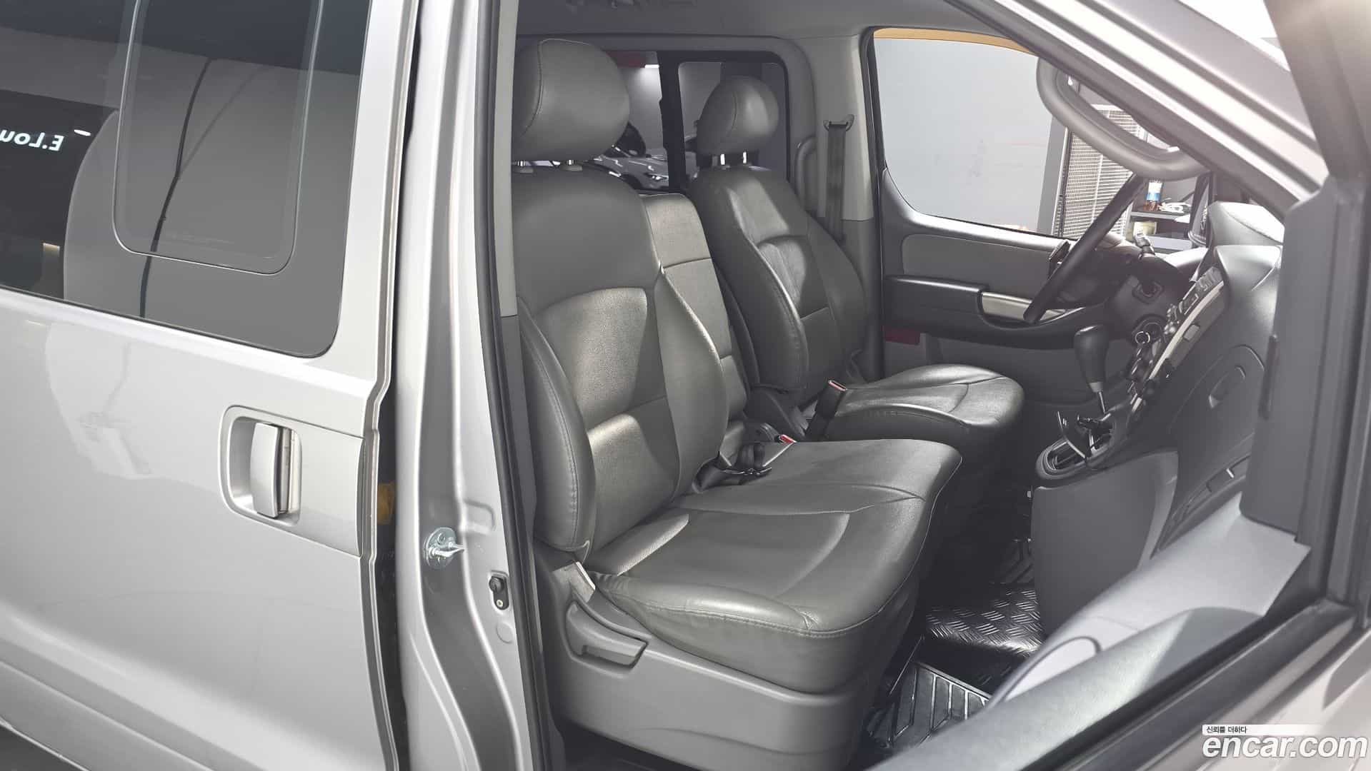 Starex Hyundai 2012.2-INNER-010