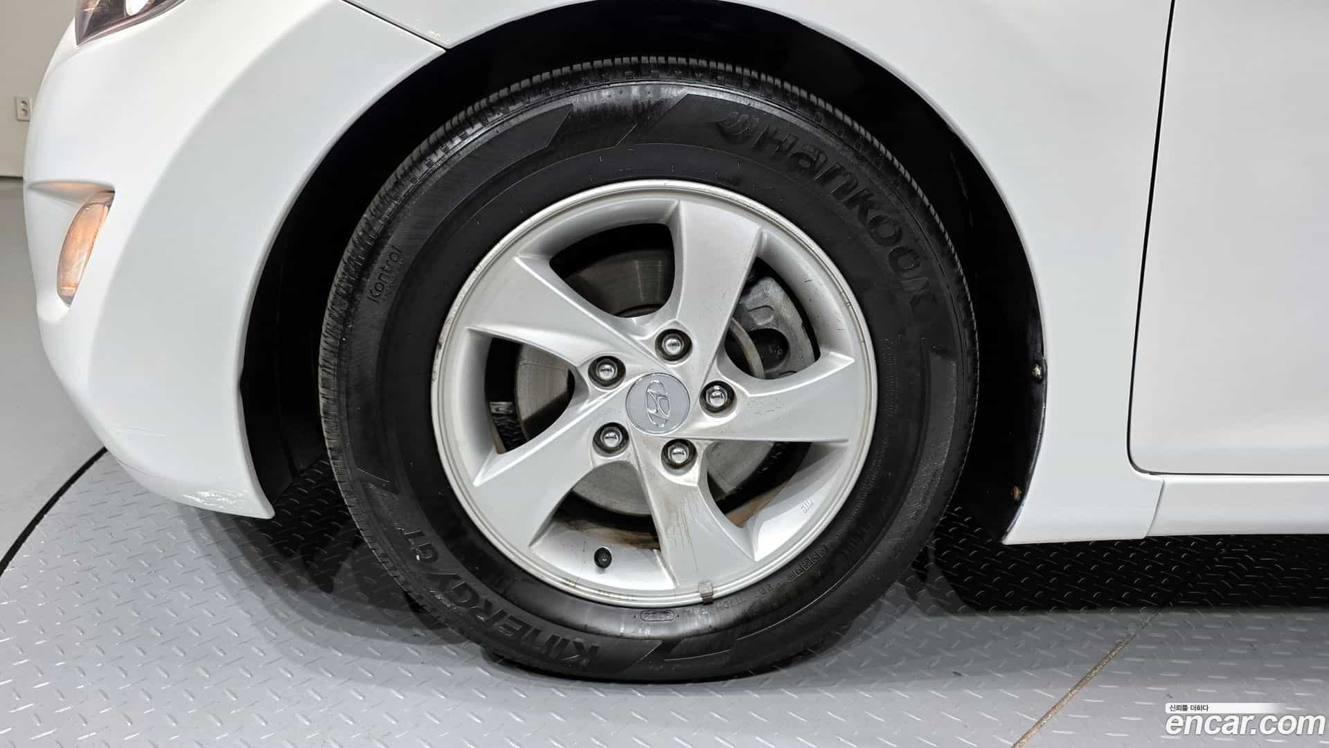 AVANTE Hyundai 2011.5-OUTER-005