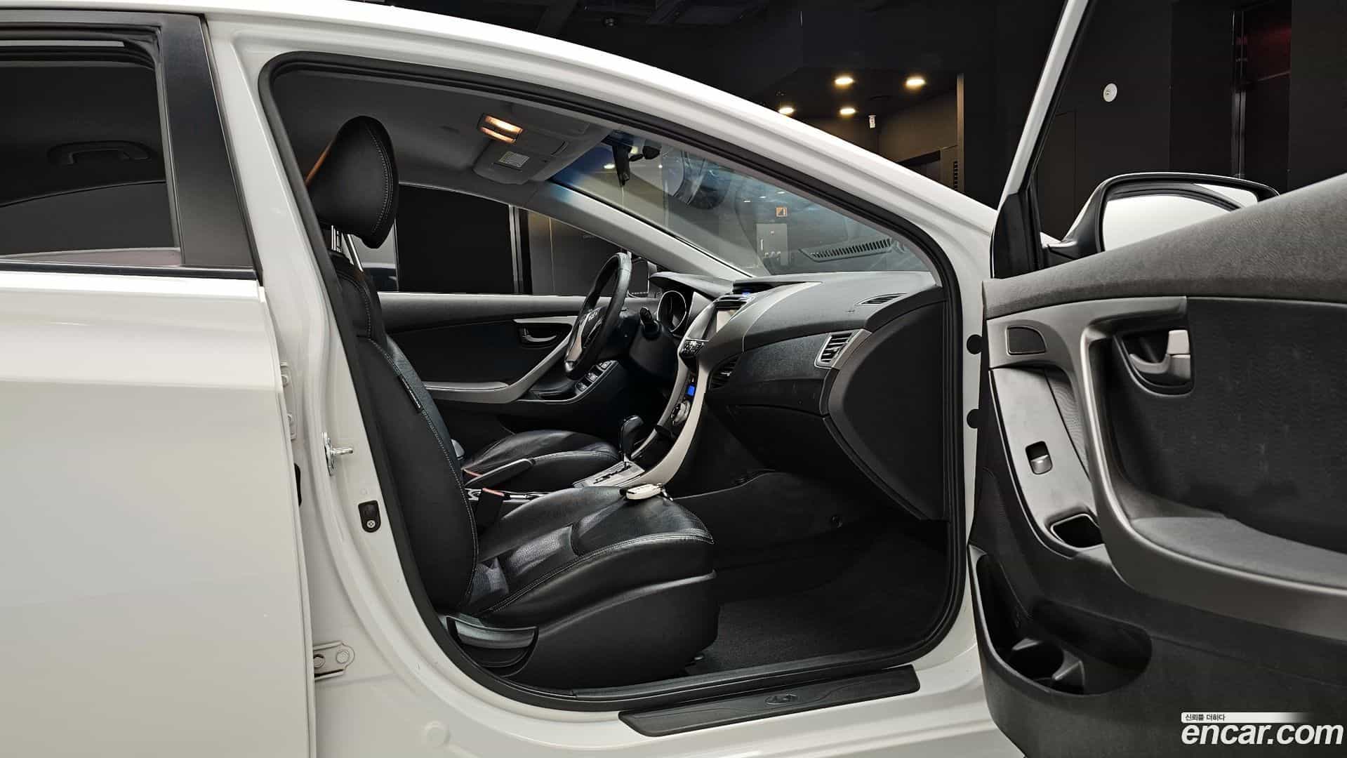 AVANTE Hyundai 2011.5-OPTION-015