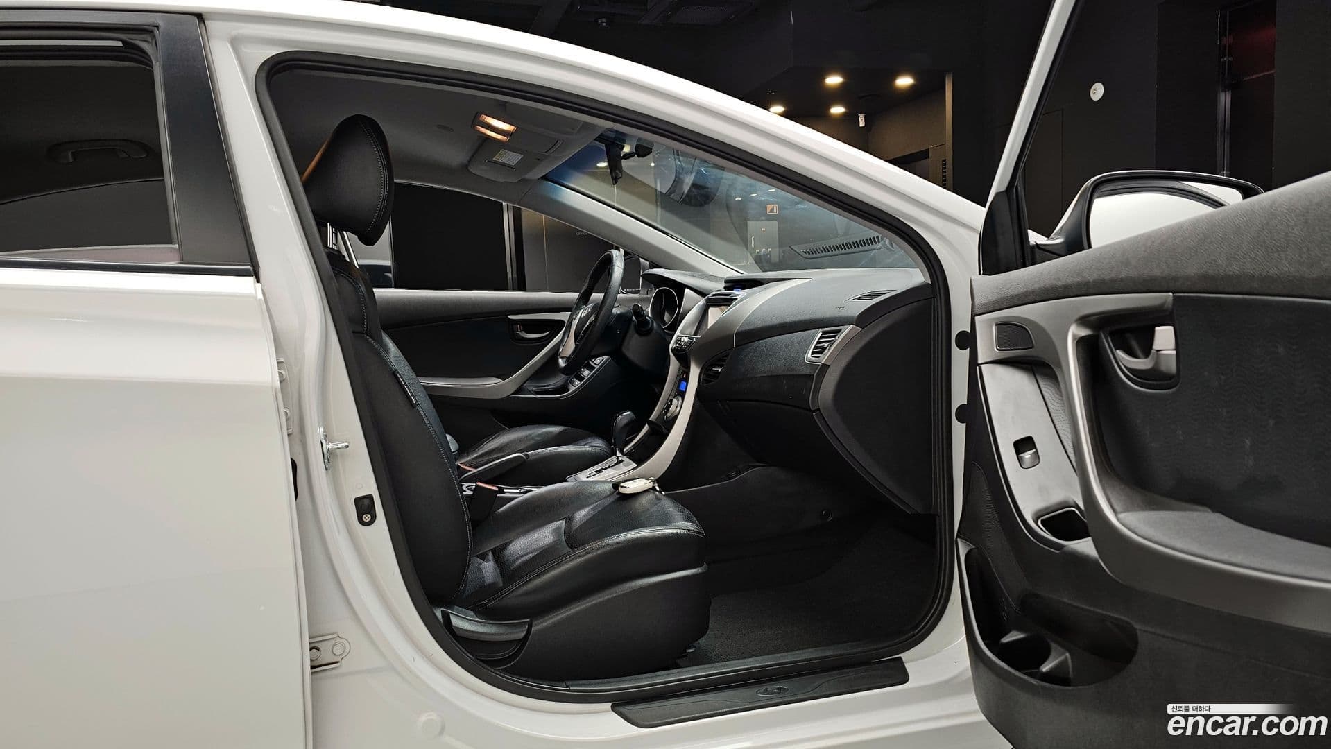 Main__Slider__Photo:AVANTE Hyundai 2011.5-10