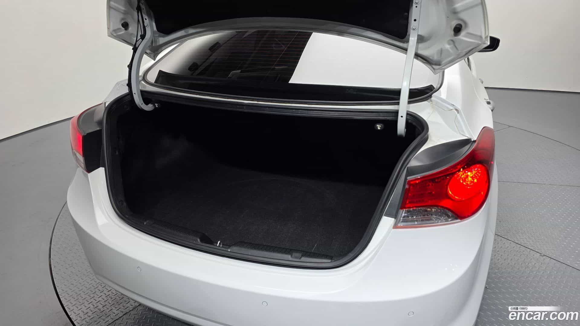 AVANTE Hyundai 2011.5-OPTION-024