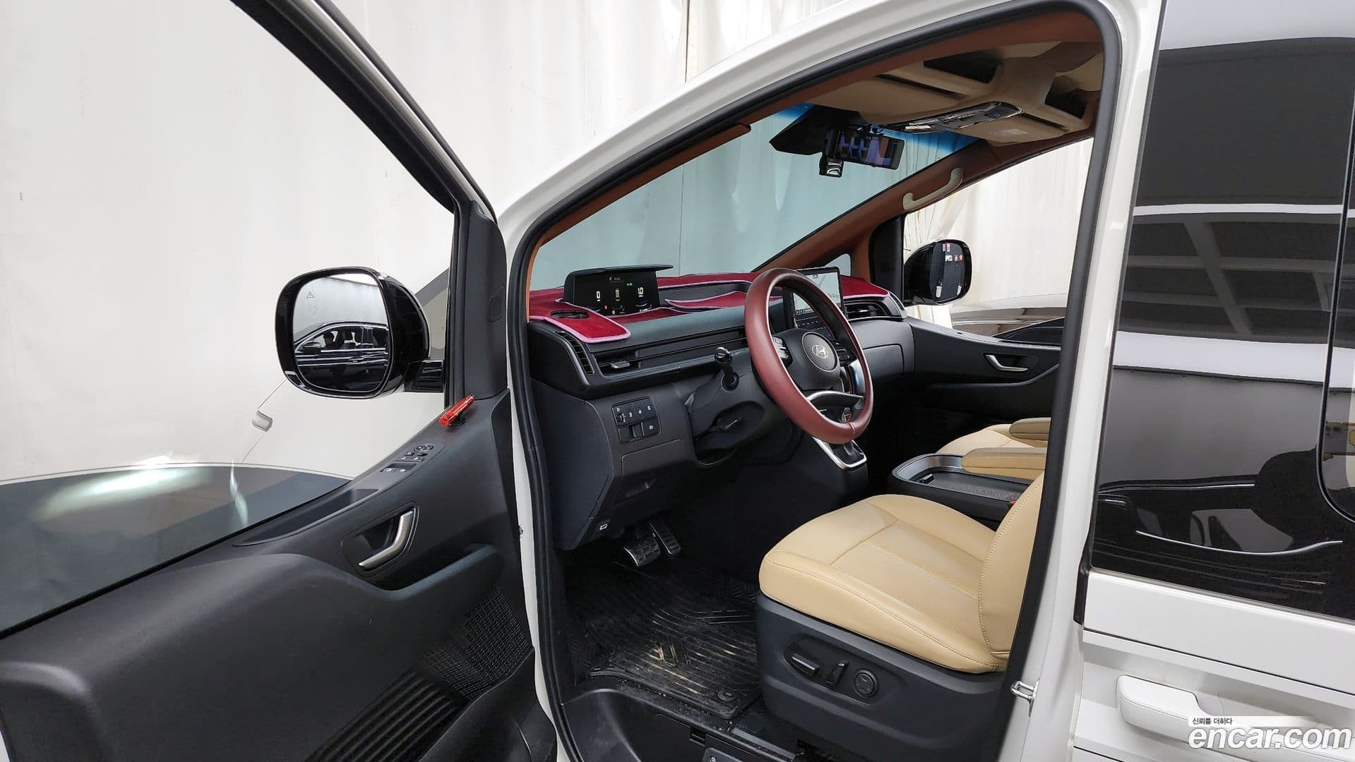 Main__Slider__Photo:Staria Hyundai 2024.3-9