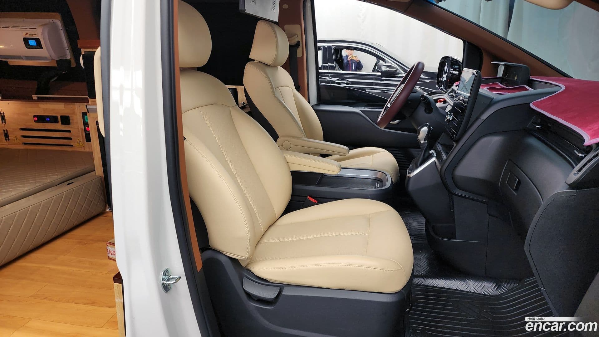 Main__Slider__Photo:Staria Hyundai 2024.3-10