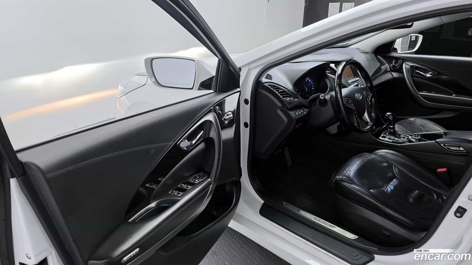 Grandeur Hyundai 2011.1-OPTION-015